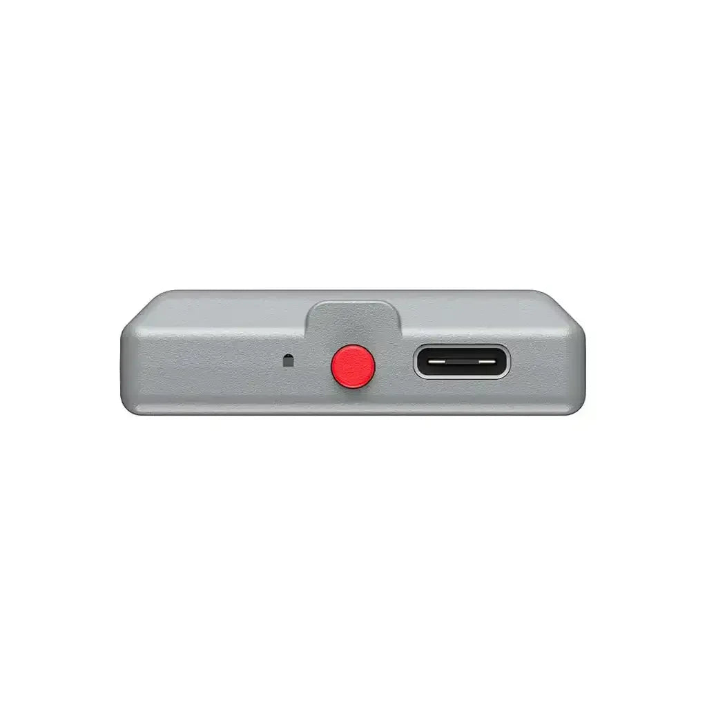 Szare urządzenie z czerwonym przyciskiem i portem USB-C, widok z góry.