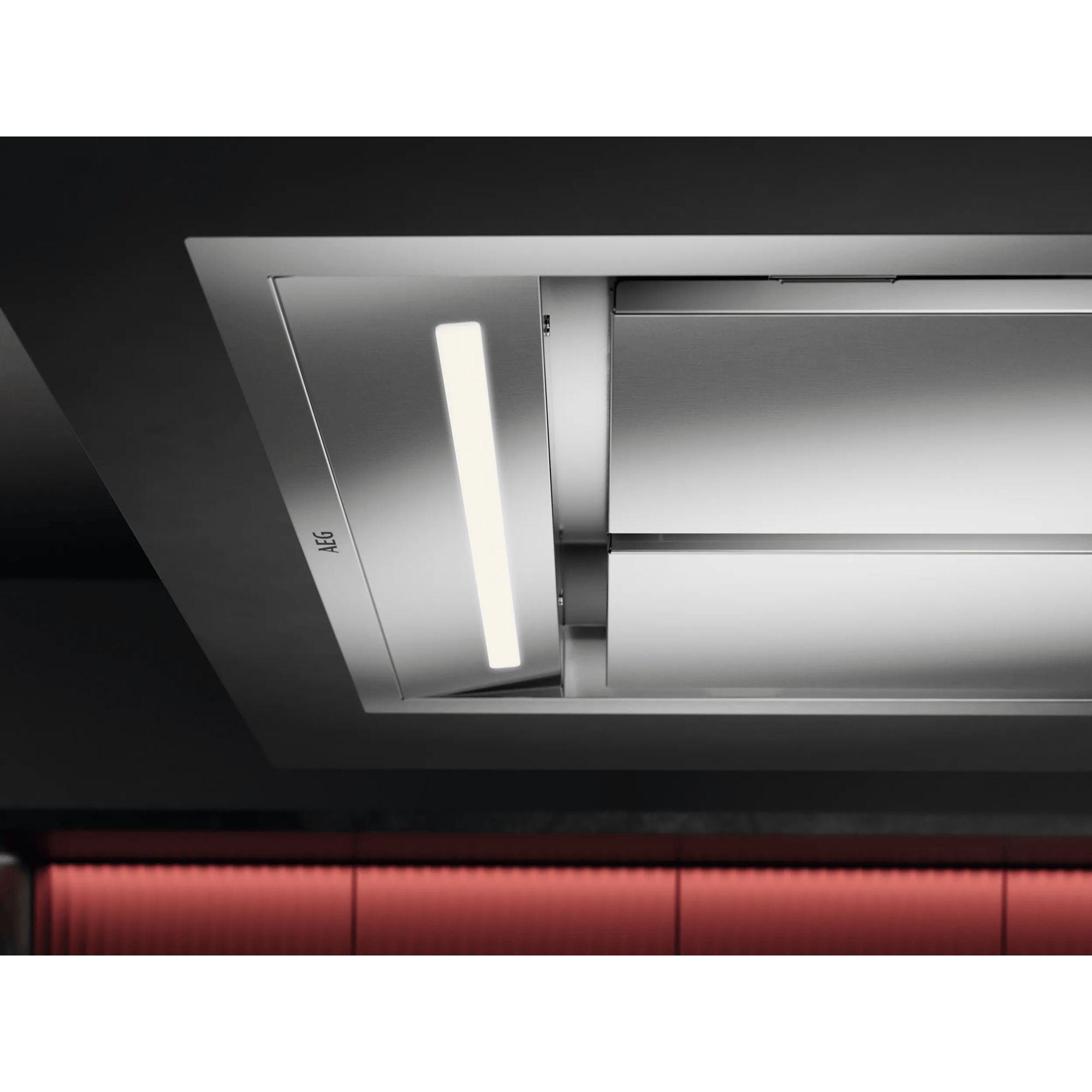 Cappa elegante integrata nel soffitto con illuminazione LED.