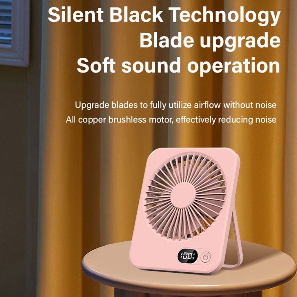 Ein pinker tragbarer Ventilator mit Digitalanzeige steht auf einem Tisch vor einem Hintergrund aus goldenen Vorhängen.
