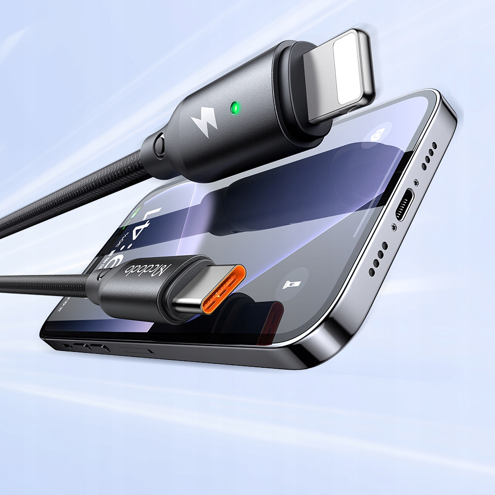USB-C ve Lightning konektörlü siyah şarj kablosu bir akıllı telefonun üzerinde duruyor.