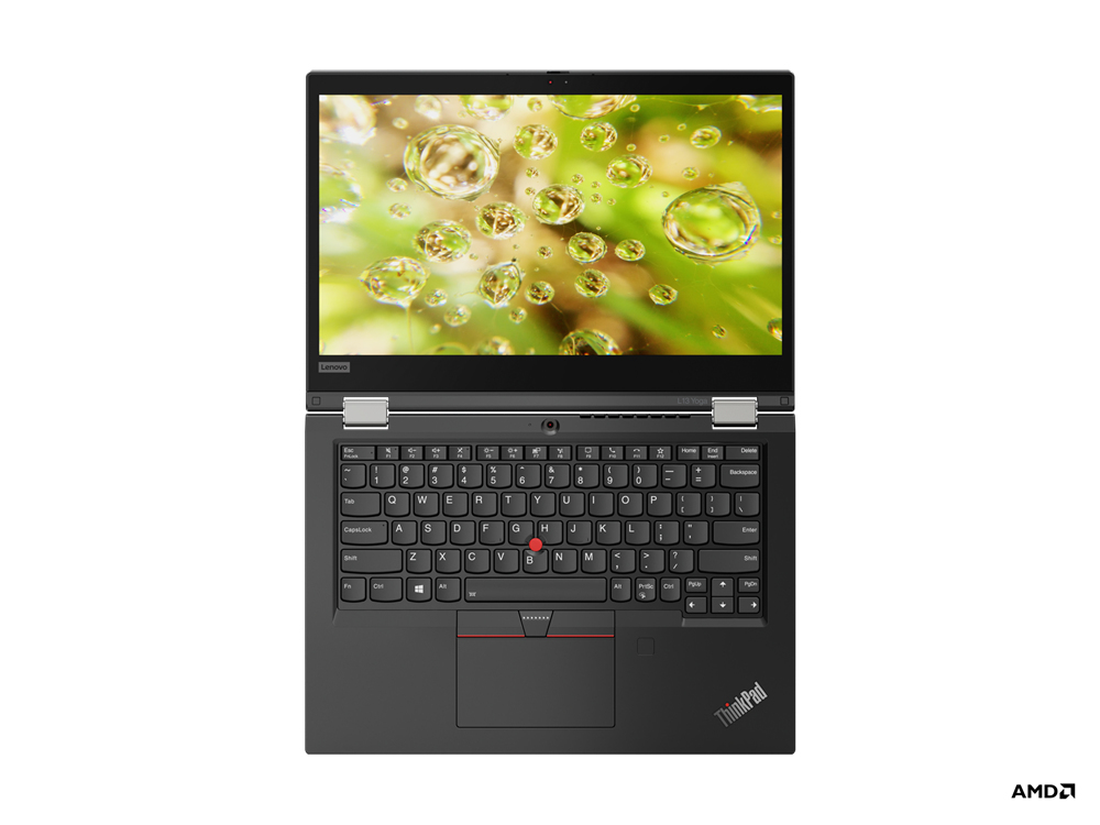 Ein schwarzer Lenovo ThinkPad Laptop ist geöffnet und zeigt einen Bildschirm mit Wassertropfen auf grünem Gras.