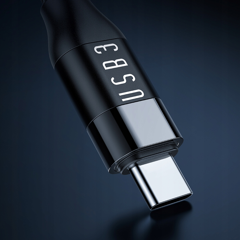 Gümüş konnektörlü ve "USB 3" yazılı siyah USB-C kablosu.