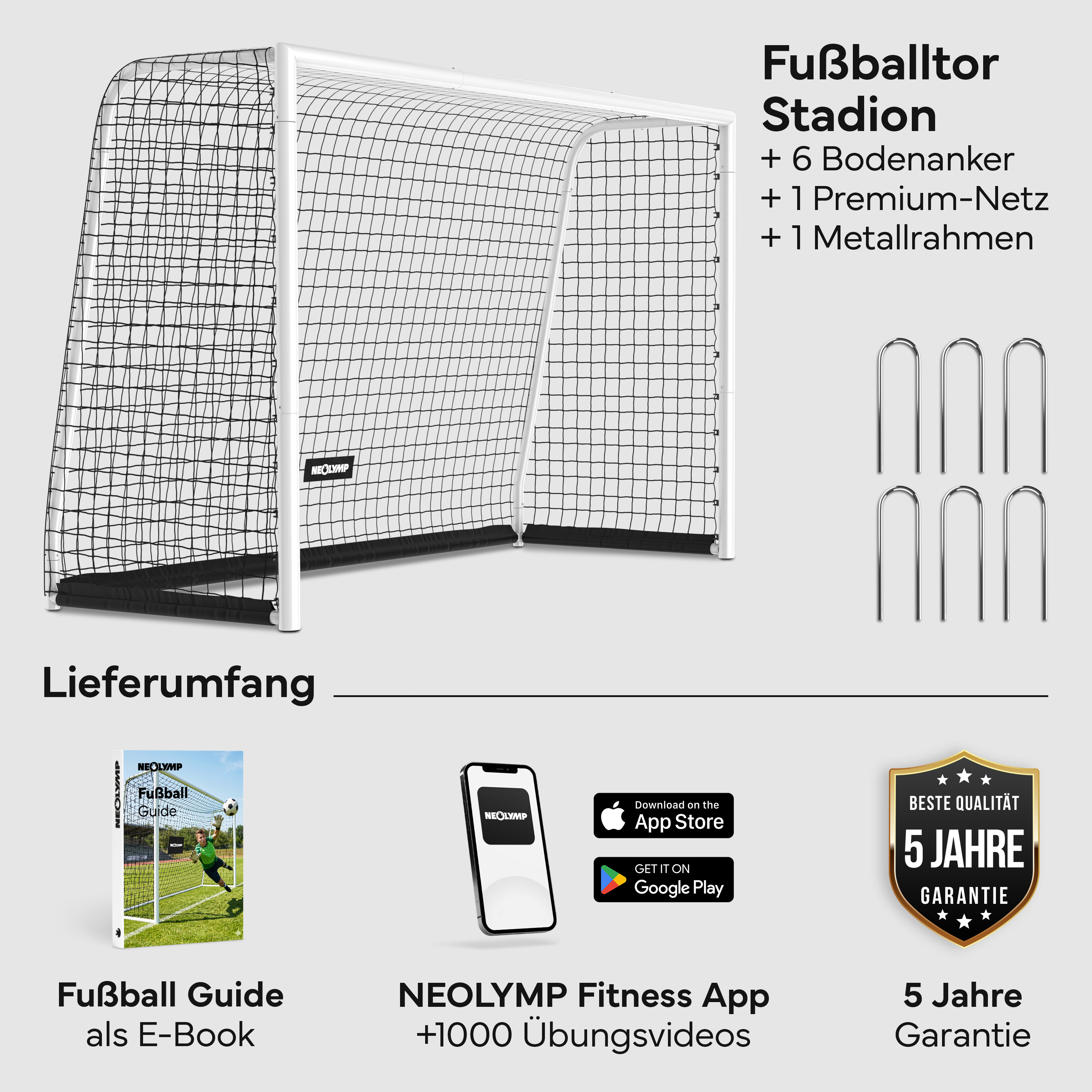 Ein weißes Fußballtor mit schwarzem Netz und Zubehör wie Bodenankern.
