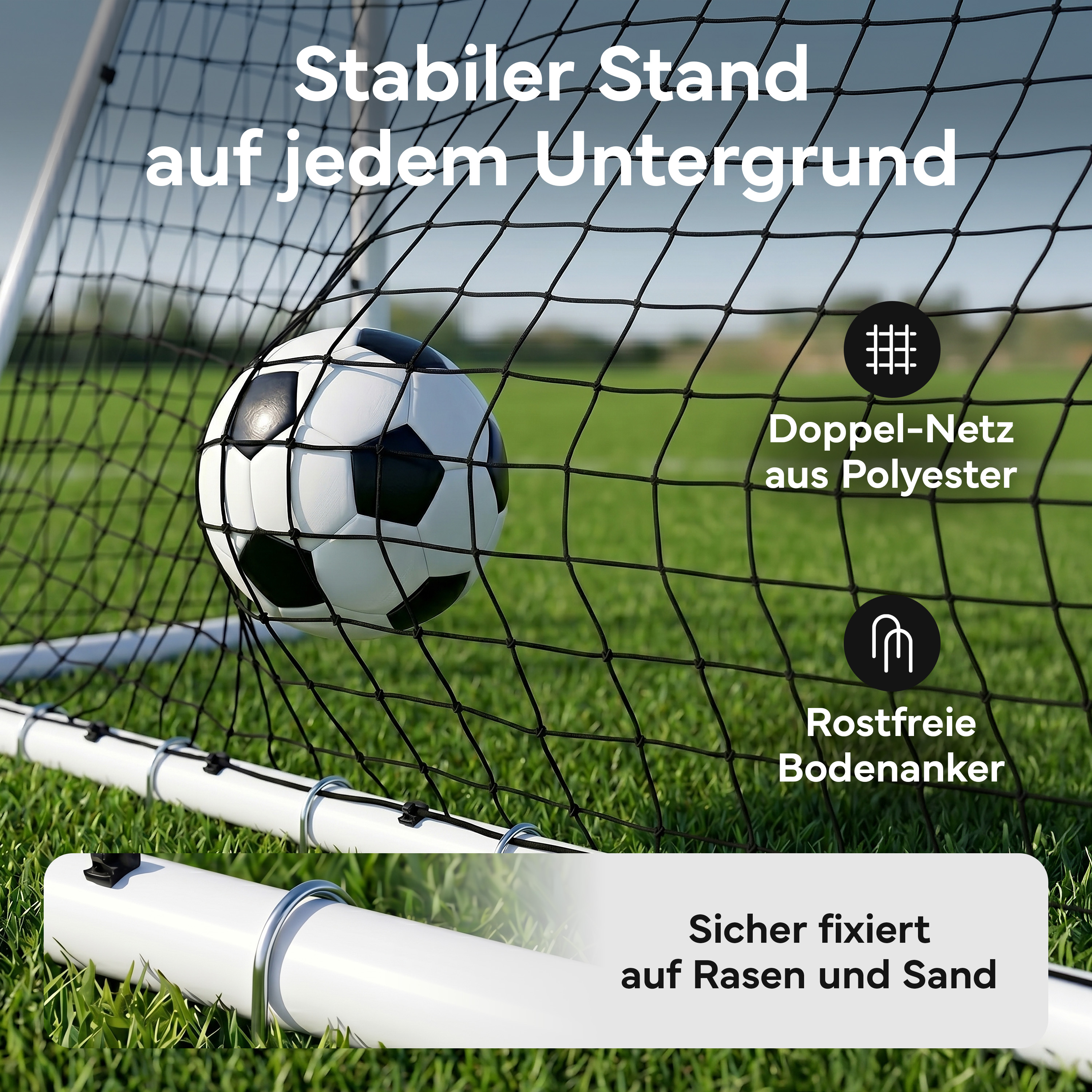 Fußballtor mit Ball im Netz, stabil auf jedem Untergrund.