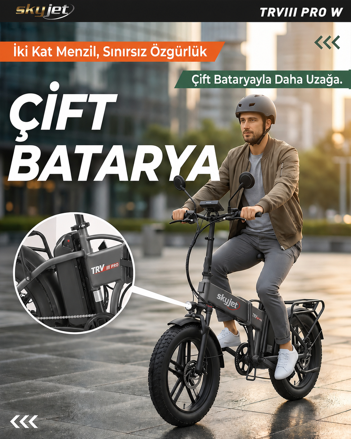 Bir adam ıslak caddede çift bataryalı siyah Skyjet elektrikli bisiklet sürüyor.