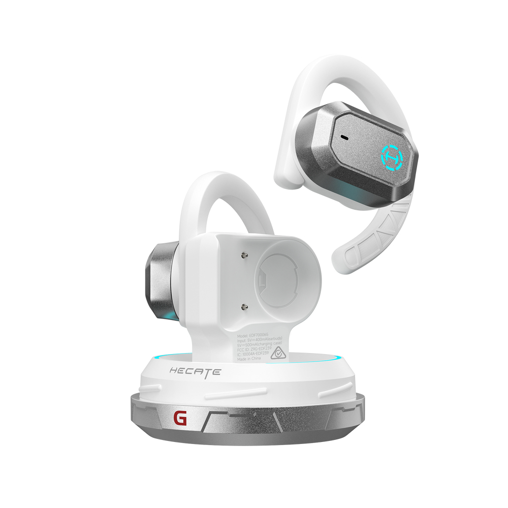 Auriculares inalámbricos blancos y plateados con estuche de carga, marca HECATE, acentos azules.