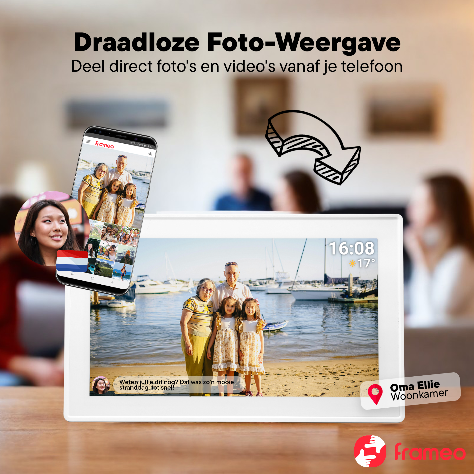 Ein Tablet und ein Smartphone zeigen Familienfotos vor einem Hafen.