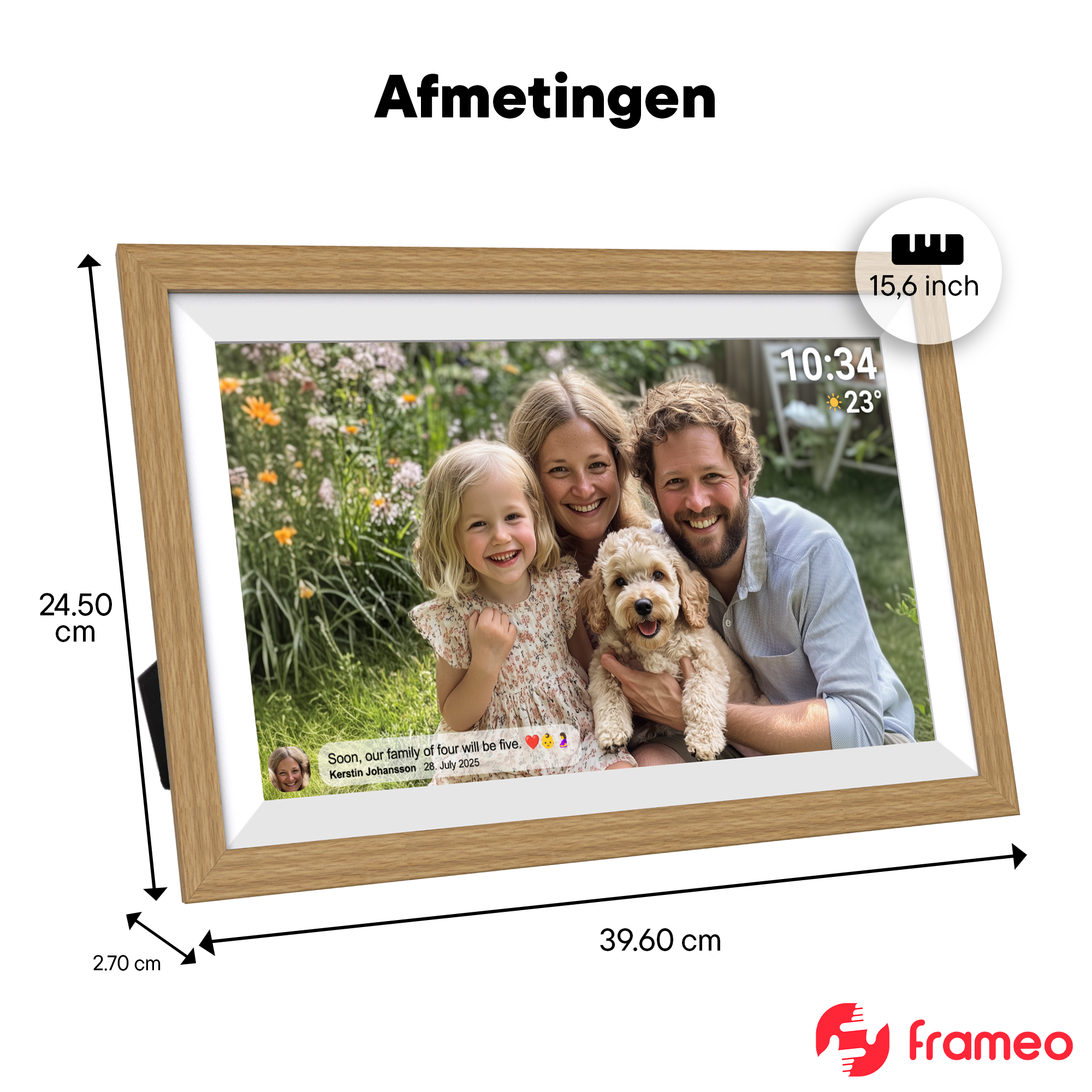 Ein Mann, eine Frau, ein Kind und ein Hund lächeln in einem digitalen Bilderrahmen.