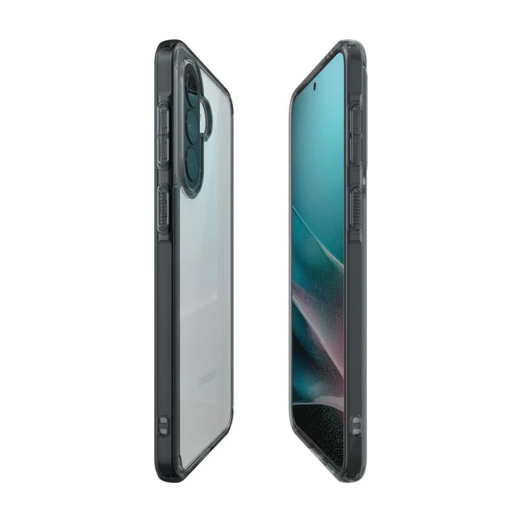 Due smartphone uno accanto all'altro, uno con cover trasparente, l'altro mostra lo schermo.