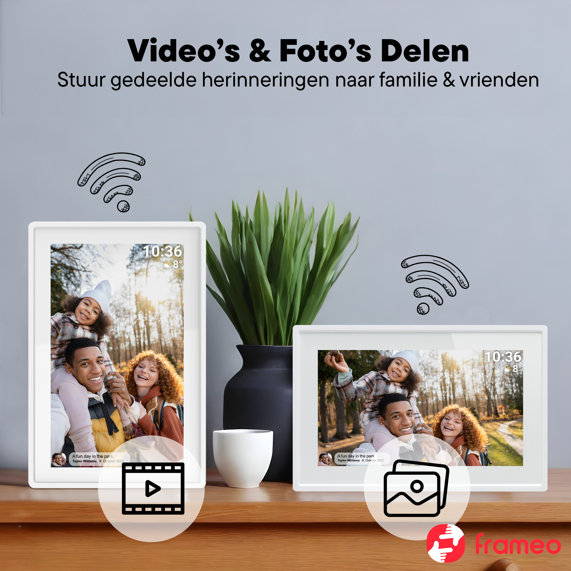 Dos marcos de fotos digitales muestran fotos familiares con texto holandés arriba.