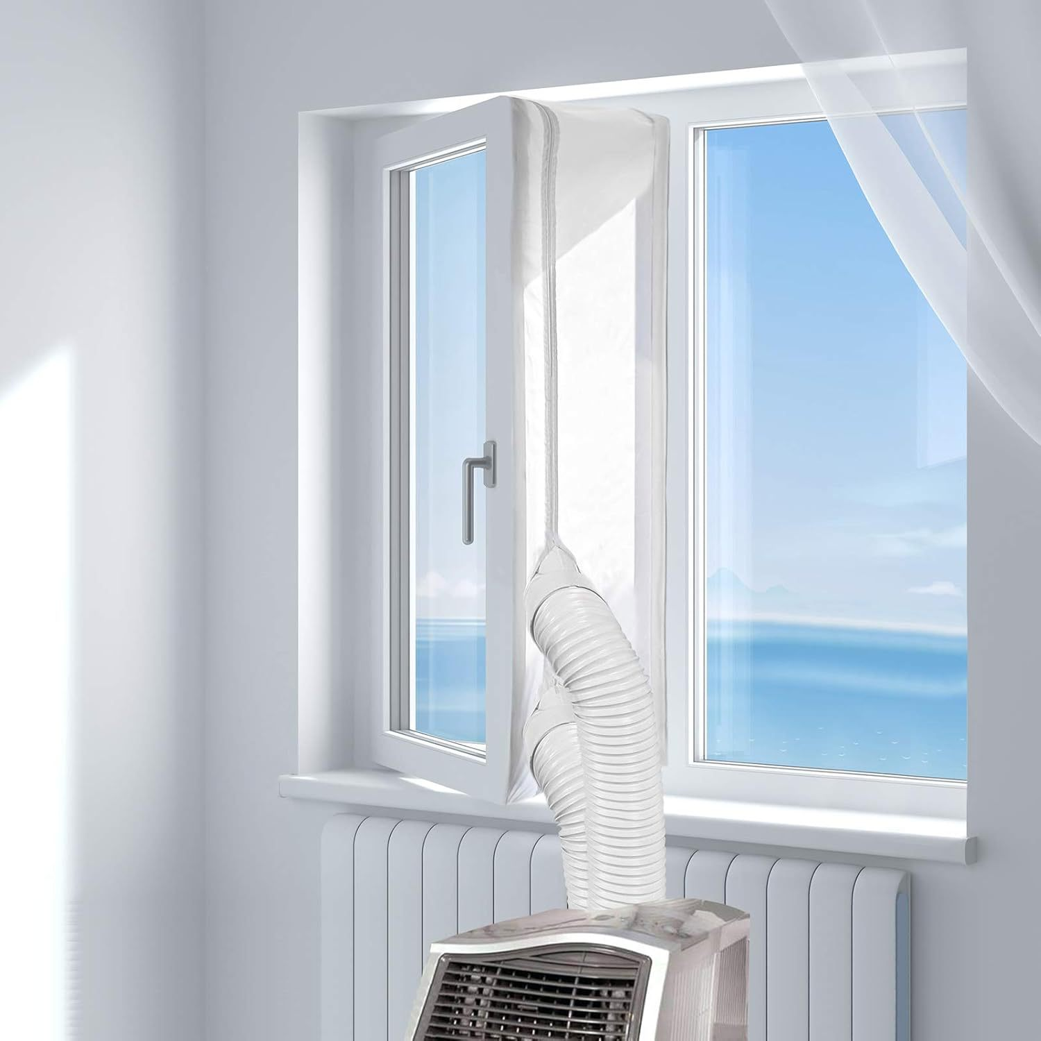 Ein Schlauch für mobile Klimaanlagen ist mit einer weißen Dichtung am Fenster befestigt.