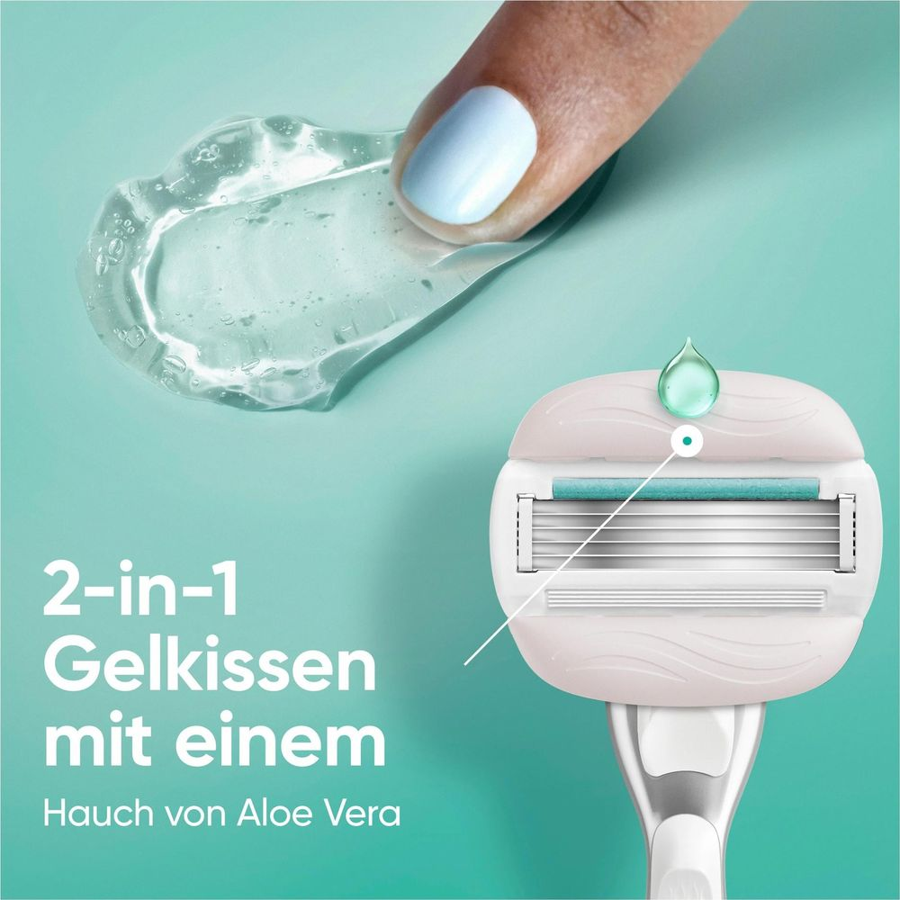 Un dito con unghia azzurra tocca gel trasparente accanto a un rasoio su sfondo turchese.