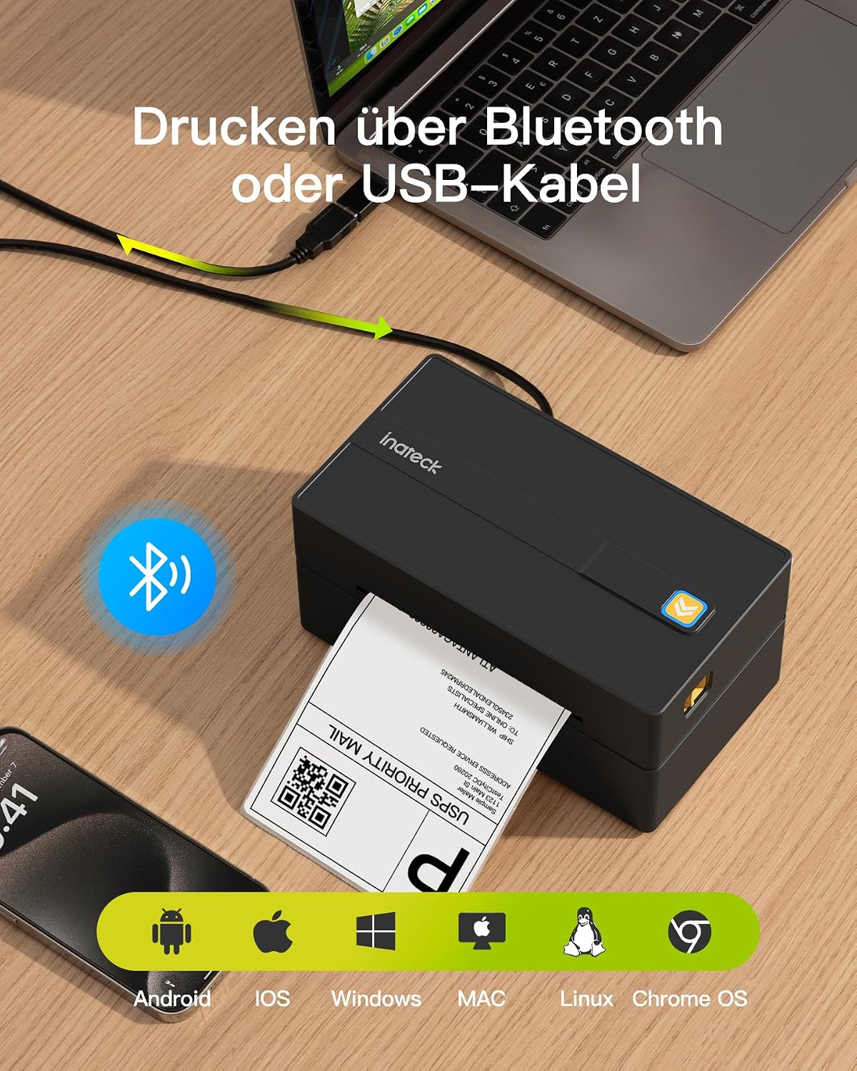 Ein Drucker wird über USB mit einem Laptop verbunden. Ein Smartphone liegt daneben.