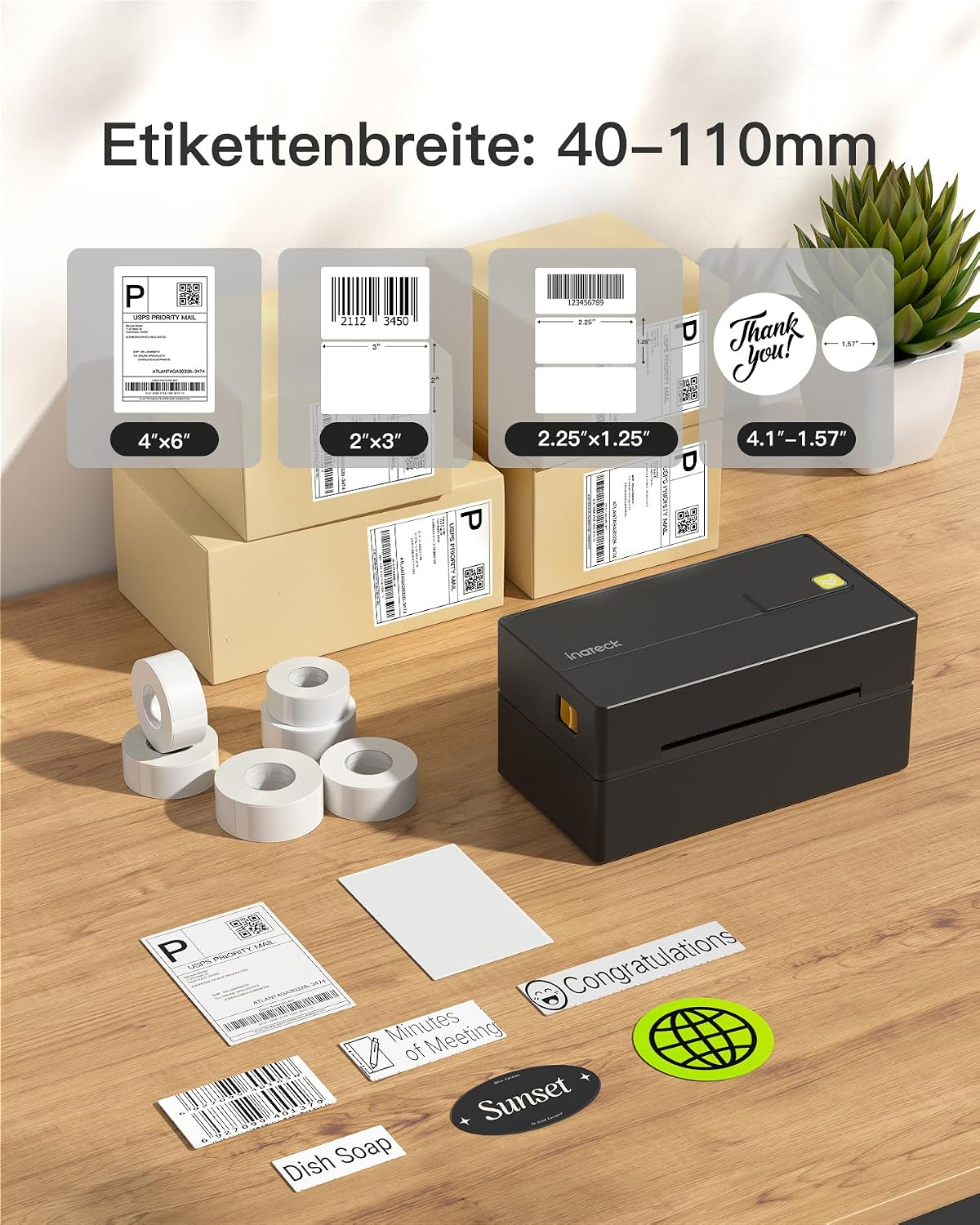 Ein Etikettendrucker mit verschiedenen Etikettenrollen und bedruckten Etiketten.