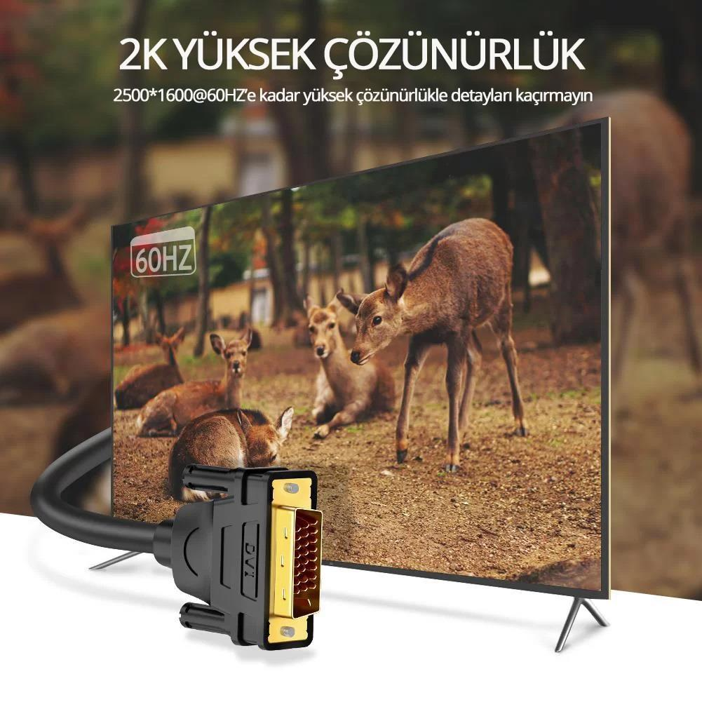 Ormanlık alanda geyikleri gösteren bir ekranın önünde DVI konektörü gösteriliyor.