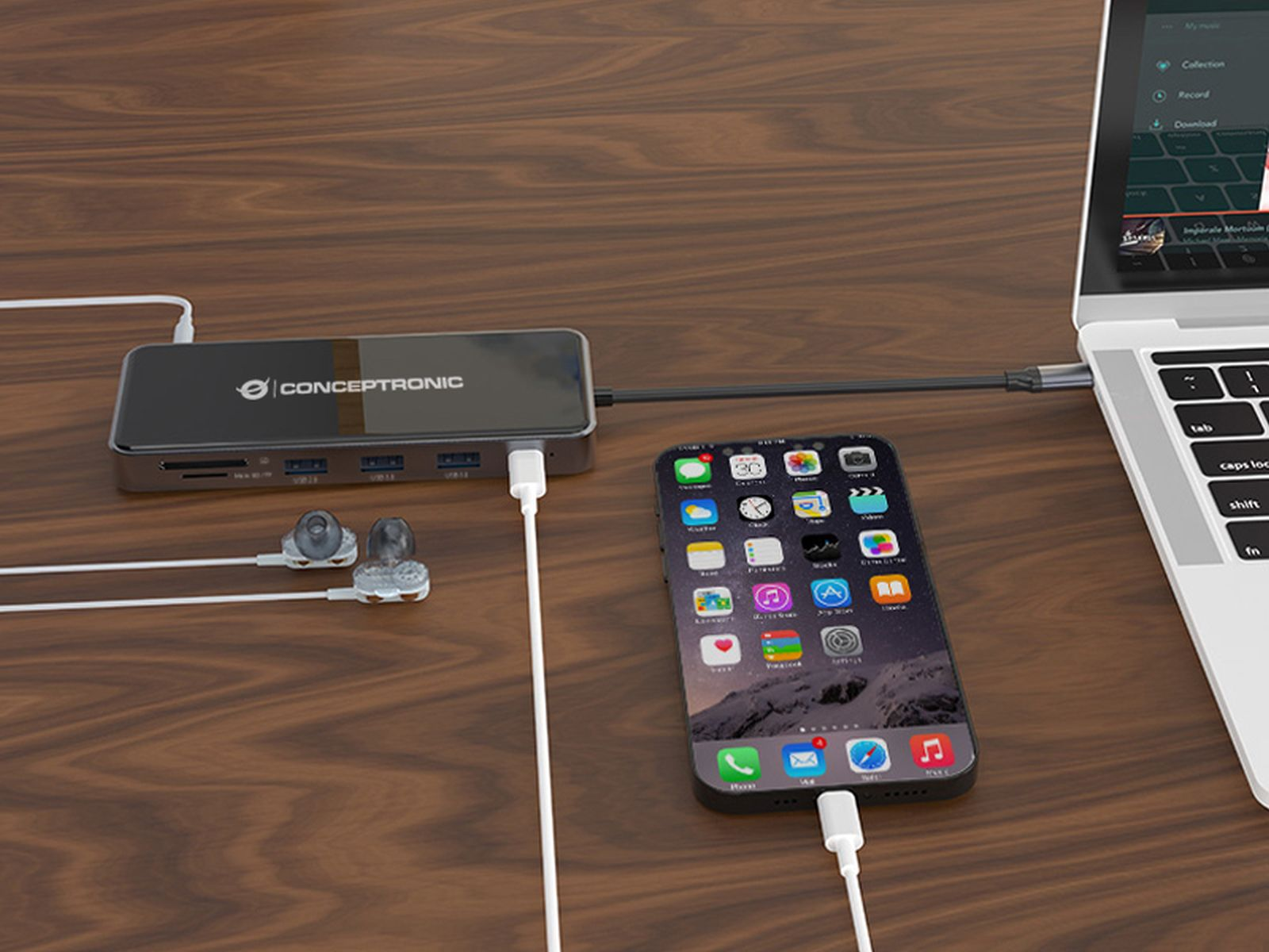 Laptop, telefono e hub Conceptronic su scrivania in legno. Cavi li collegano.
