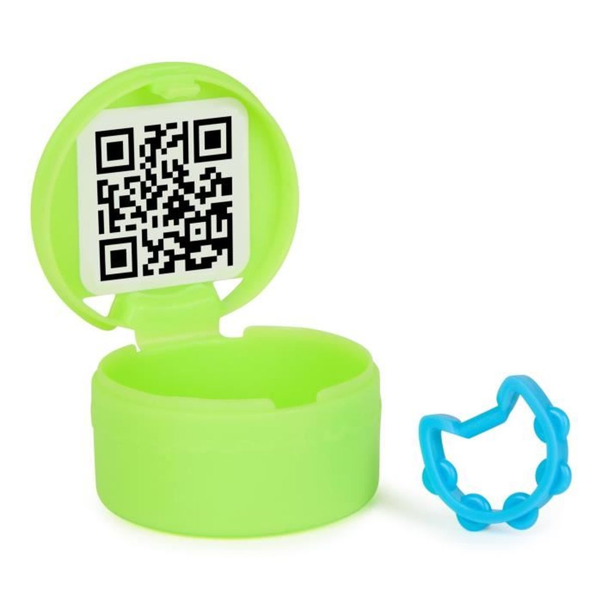 Un contenitore verde aperto con un codice QR all'interno e un anello blu a forma di gatto accanto.