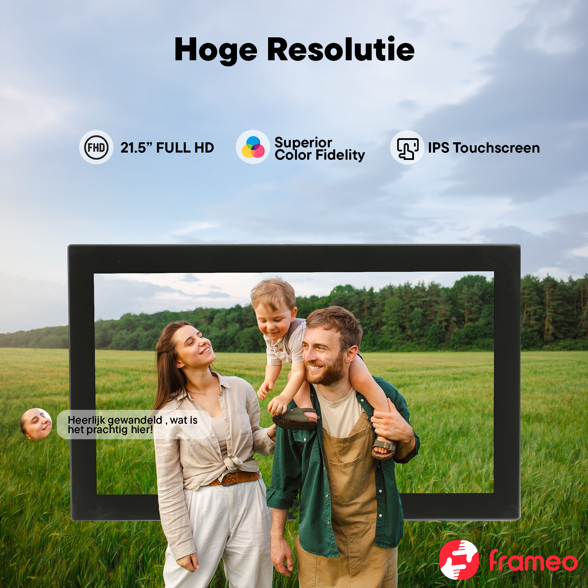 Family in a field in front of a digital photo frame with "Hoge Resolutie" text.
