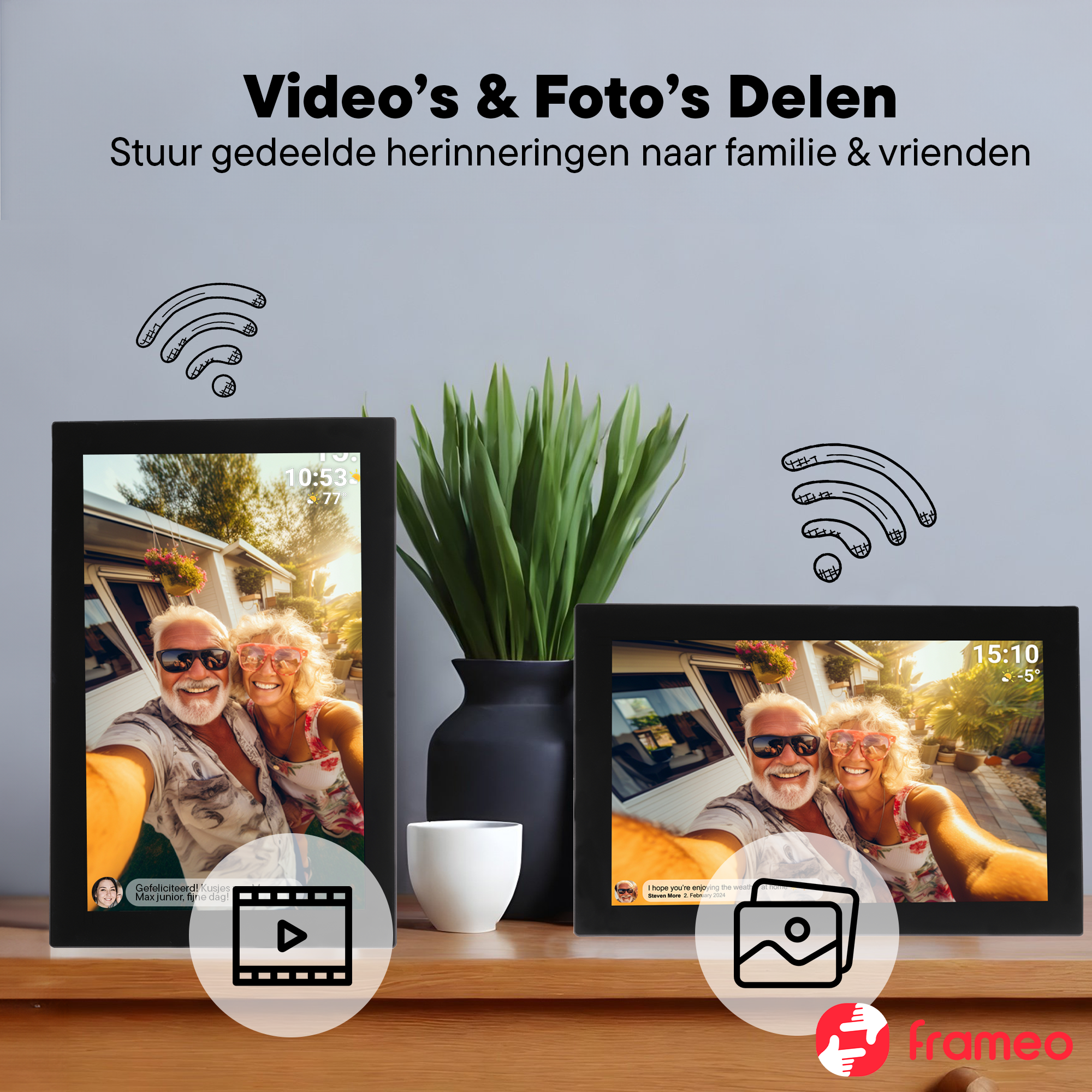 Zwei digitale Bilderrahmen zeigen Paare, die Selfies machen. Wifi-Symbole darüber.