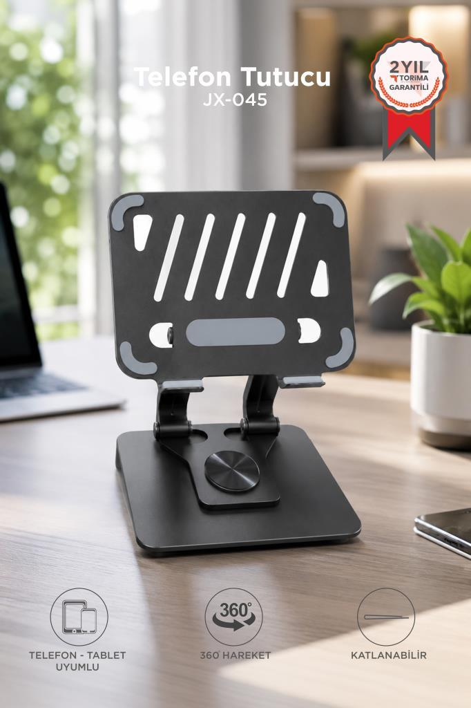 Siyah, ayarlanabilir telefon/tablet standı, dizüstü bilgisayarın yanında ahşap bir masada duruyor.