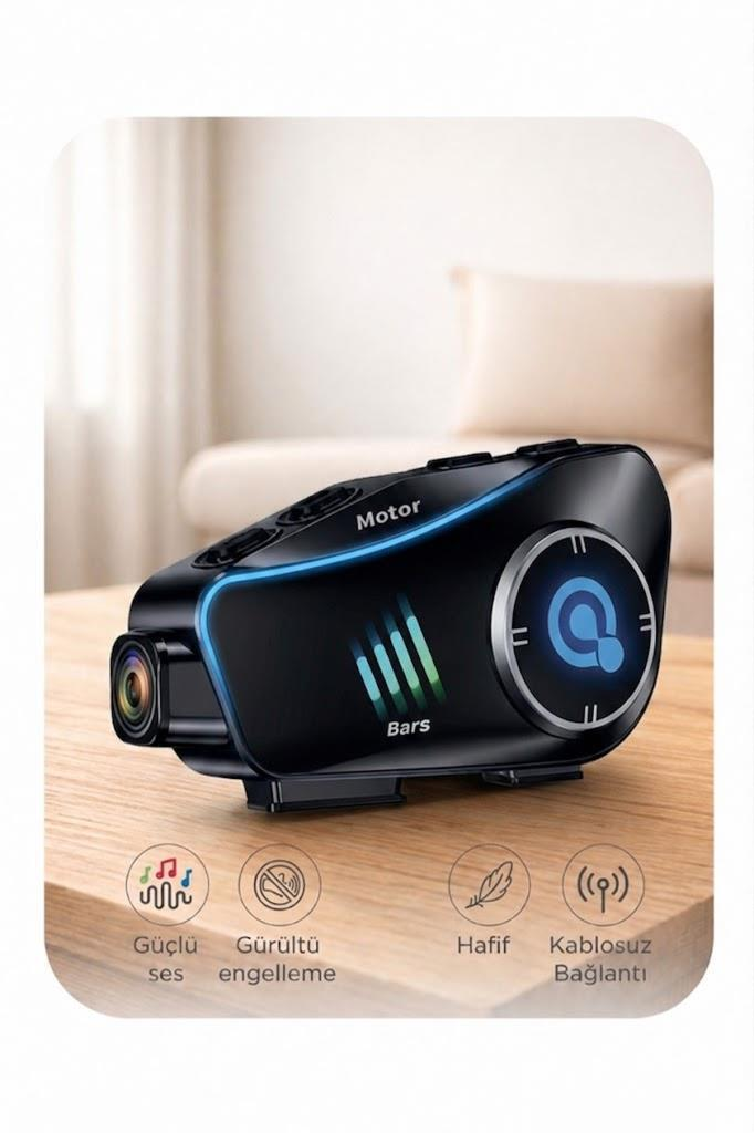 Ahşap masada siyah motorlu araç kamerası, ses, gürültü engelleme, hafiflik, Wi-Fi simgeleri.