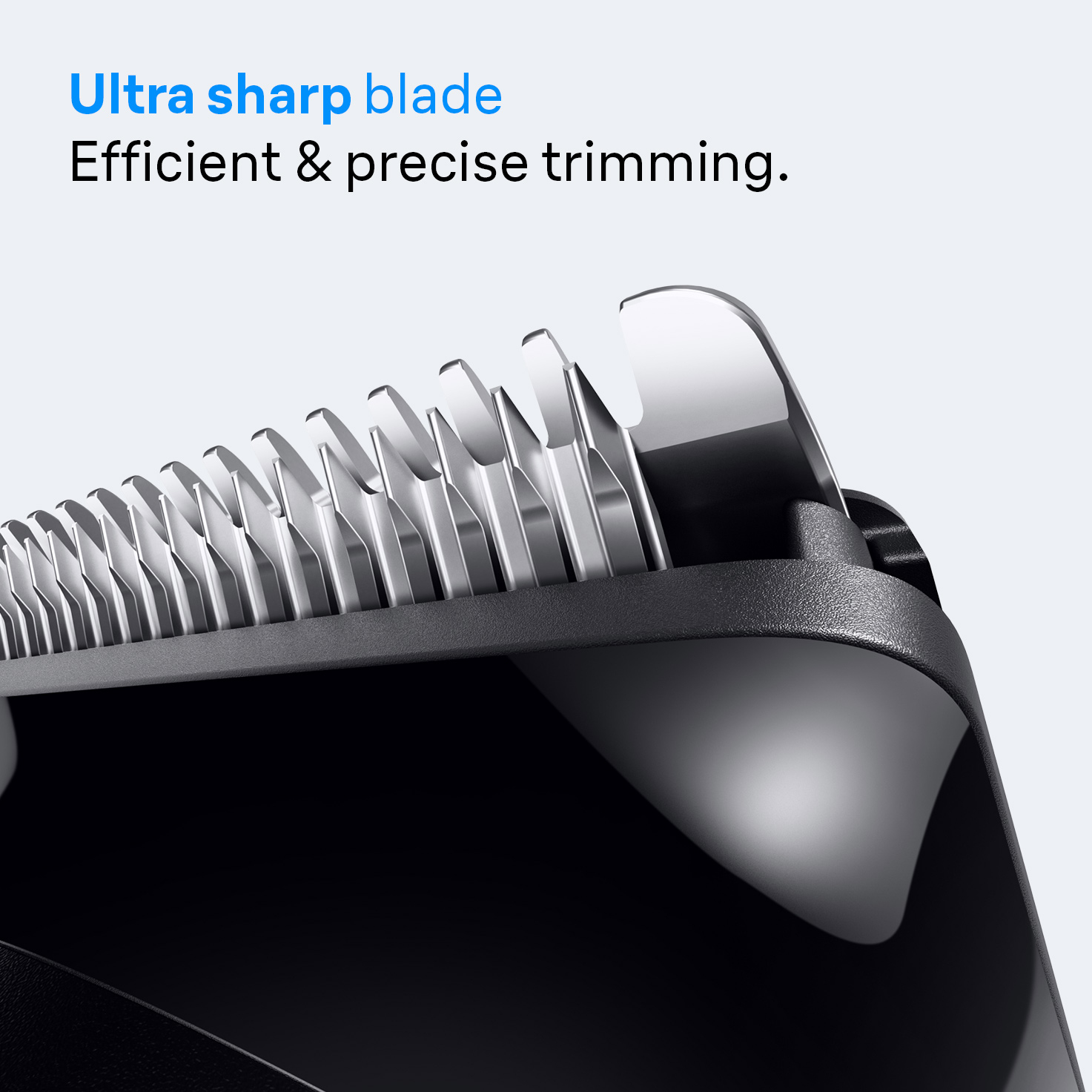Nahaufnahme einer scharfen, silbernen Scherblattklinge auf einem schwarzen Trimmer.