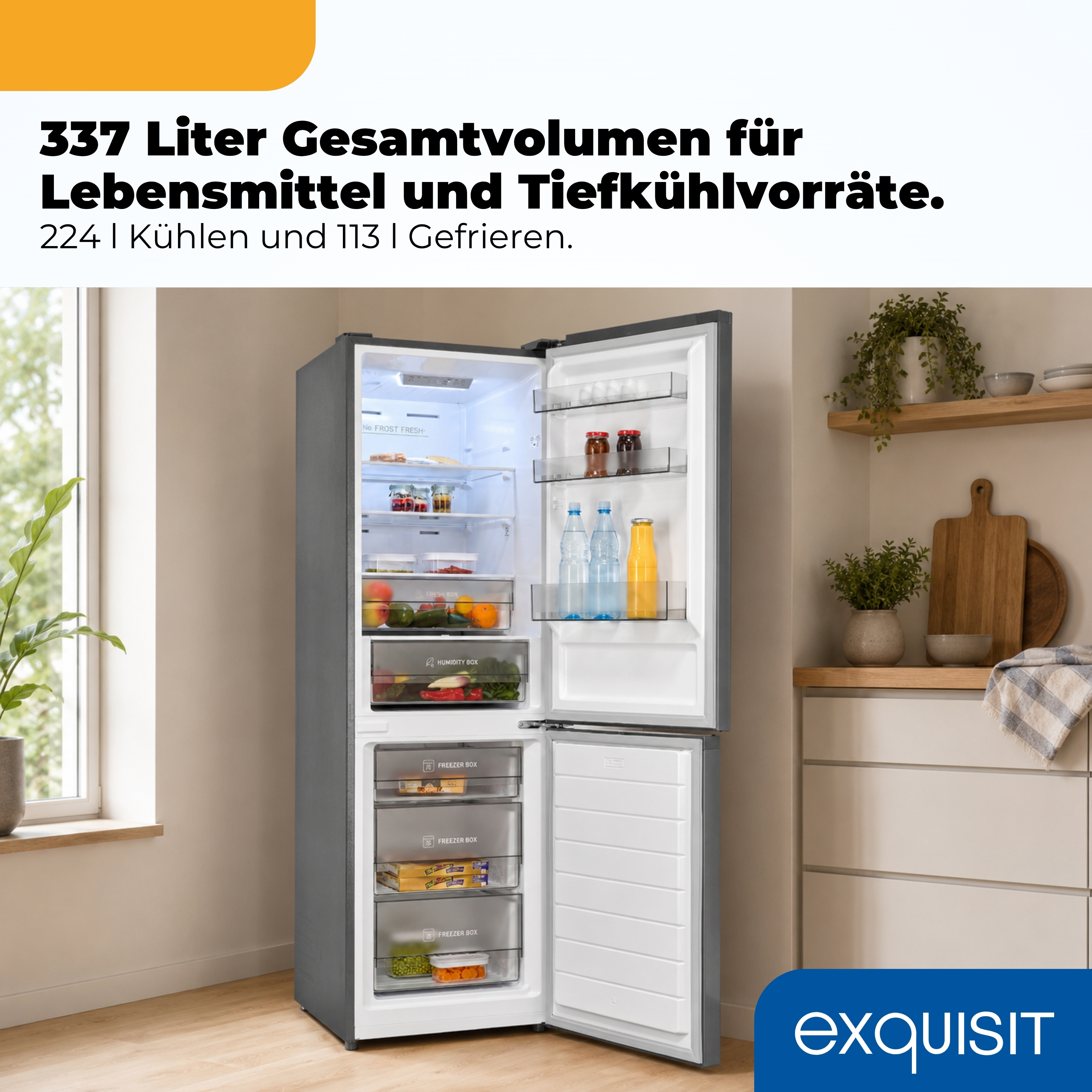 Ein offener grauer Kühlschrank mit Lebensmitteln, Flaschen und Schubladen.