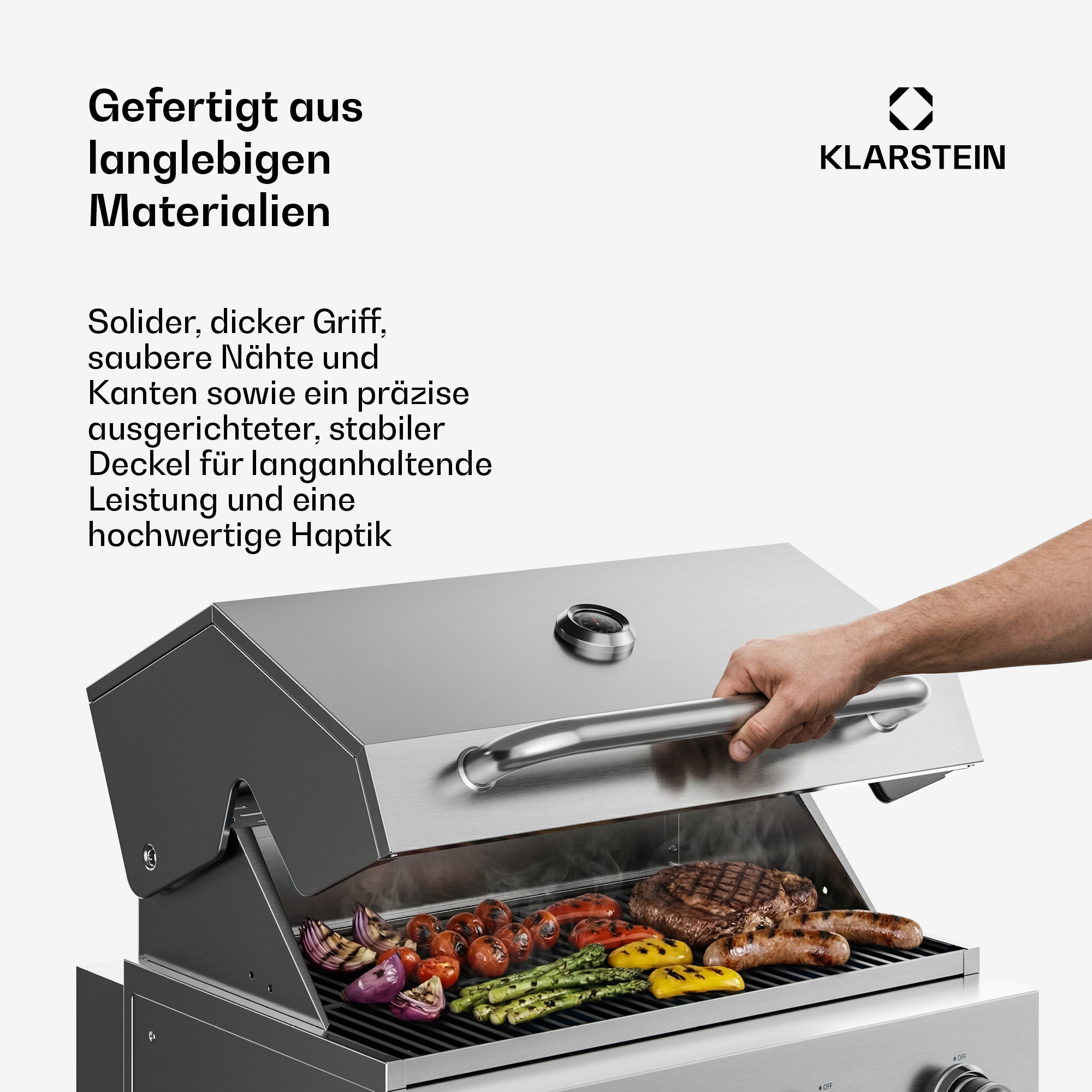 Edelstahlgrill mit offenem Deckel, auf dem Fleisch und Gemüse gegrillt werden.
