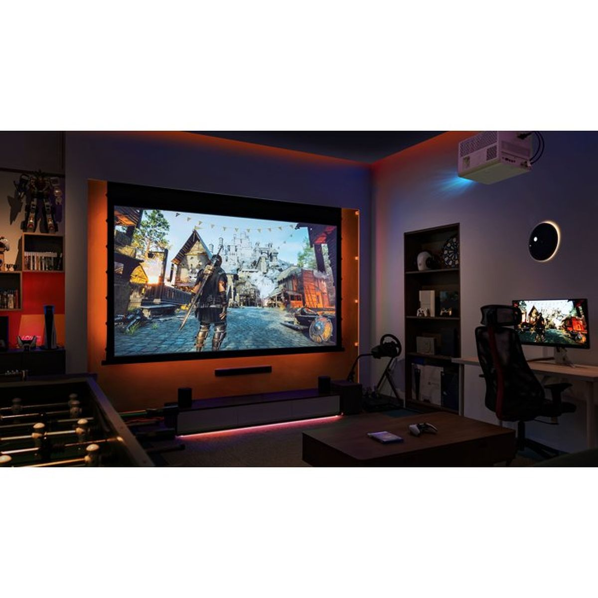 Una sala giochi con un grande schermo che mostra un videogioco.