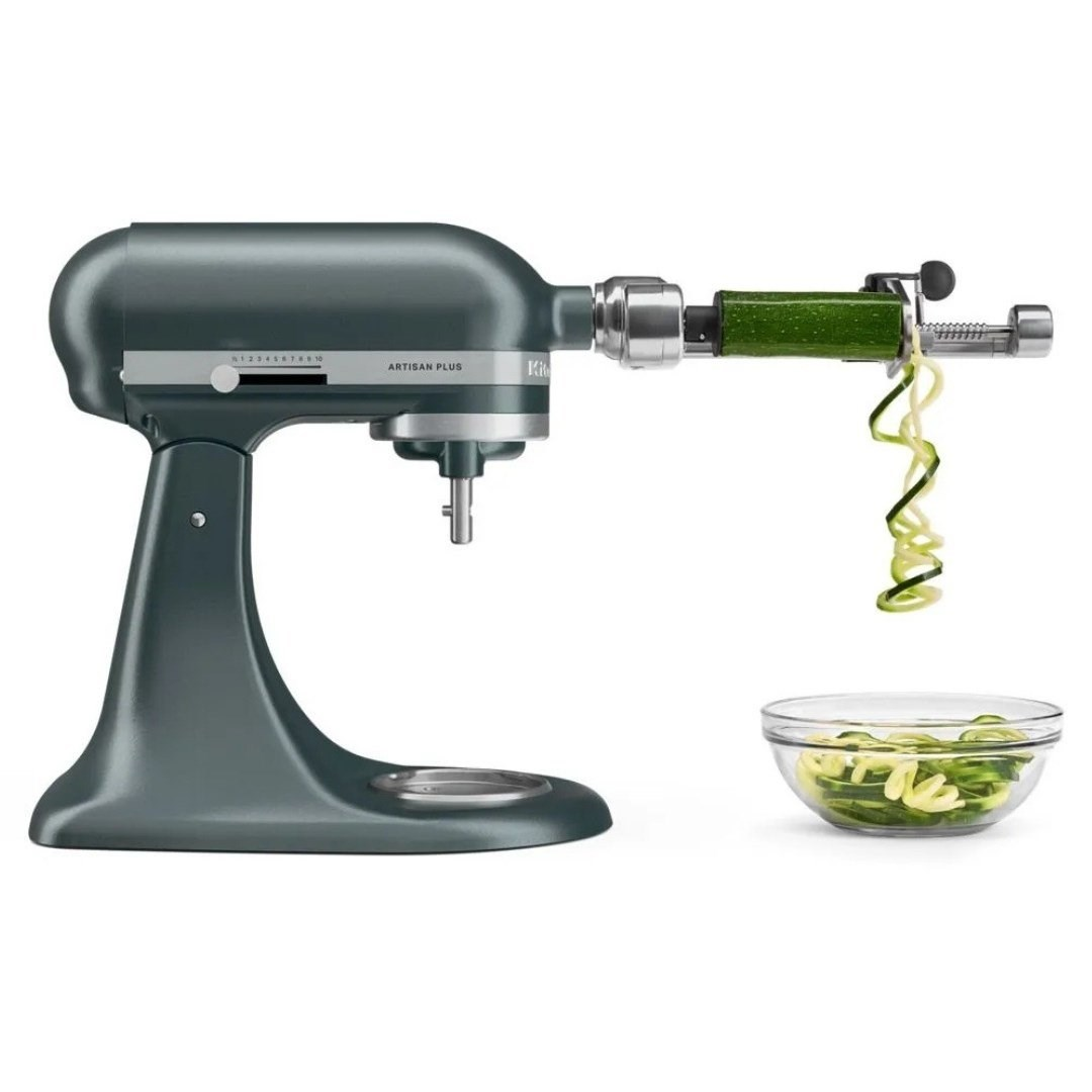 Mutfak robotu KitchenAid, kabakları sarmal şeklinde kesen spiralizer aparatı ile.