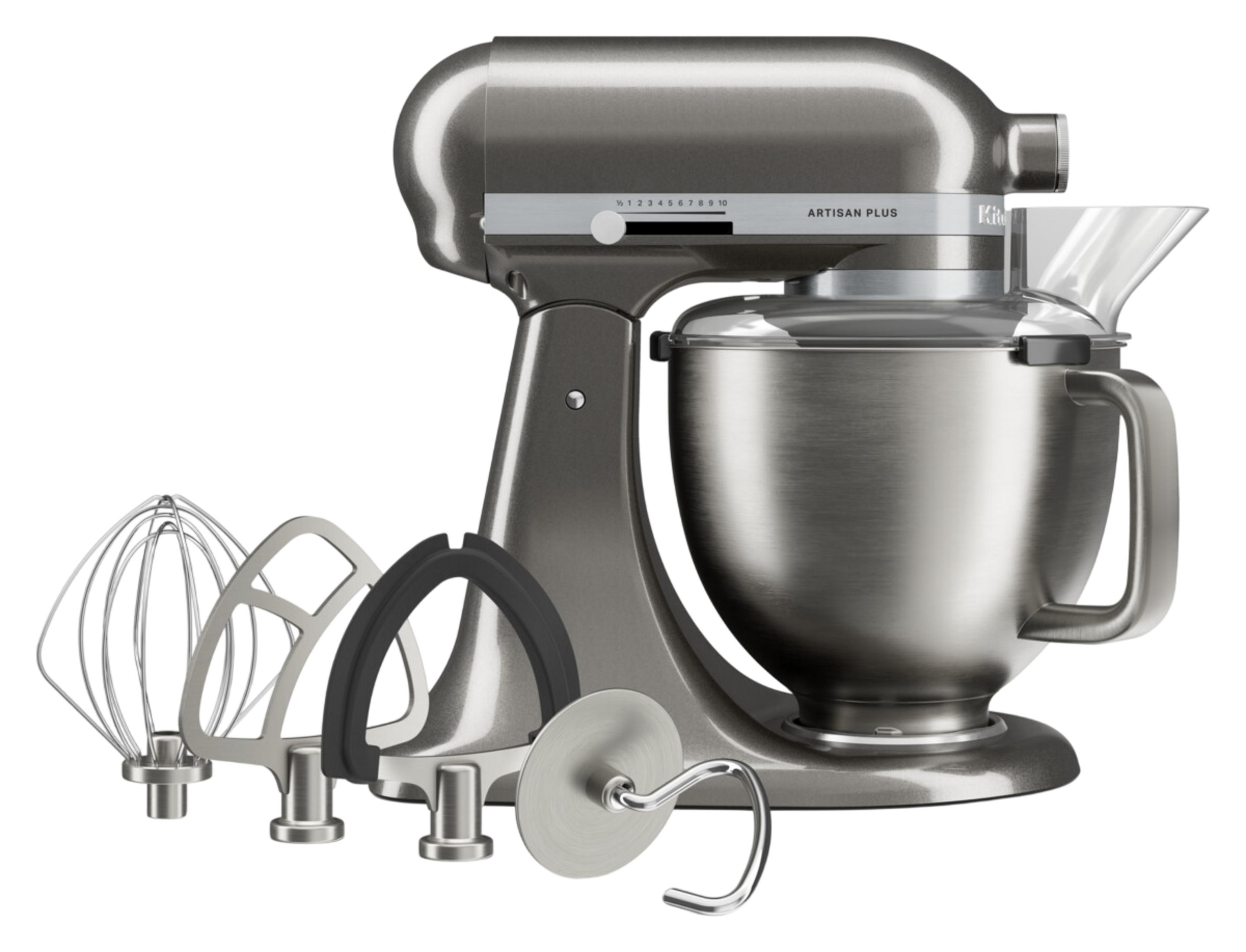 Gri KitchenAid stand mikseri, çırpıcı ve hamur kancası gibi aksesuarlarla birlikte.