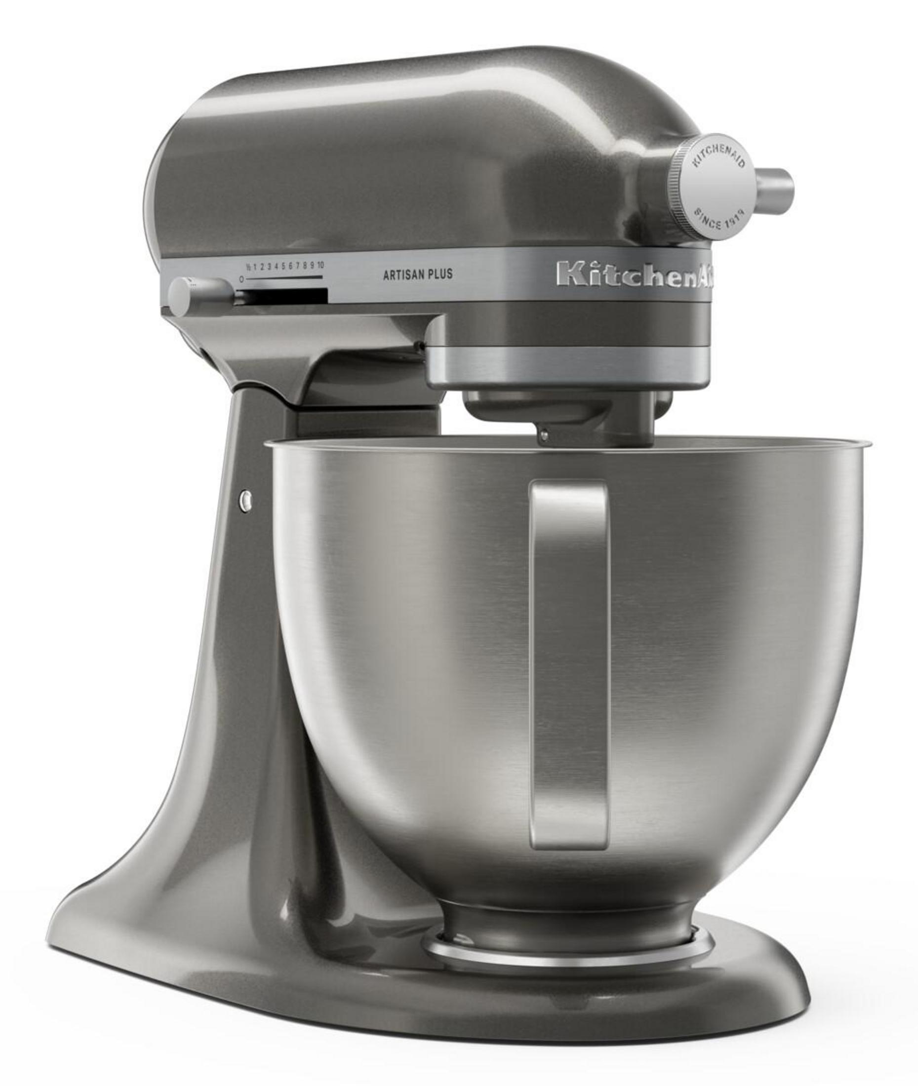 Paslanmaz çelik hazne ve hız ayar düğmeli gri KitchenAid stand mikseri.