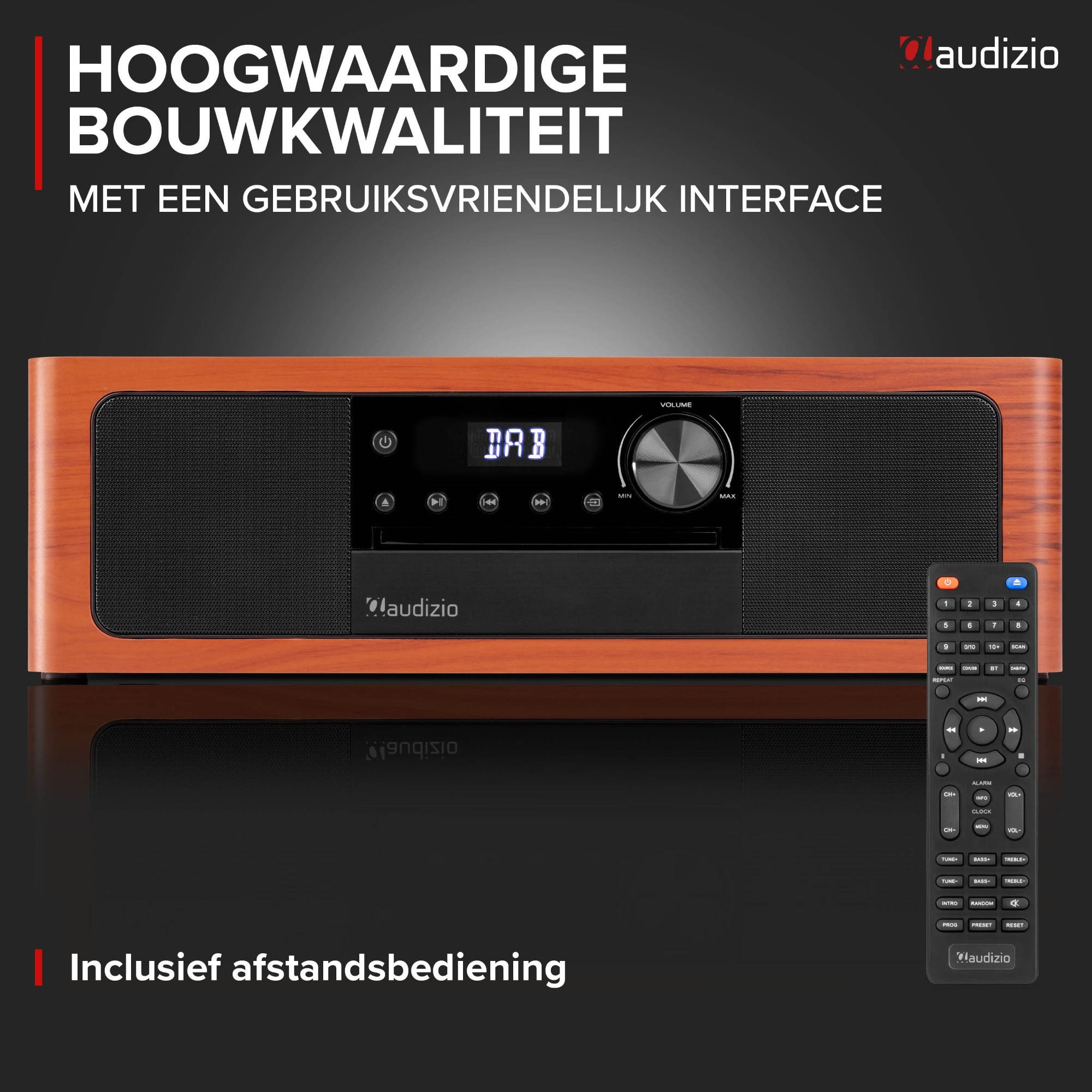 Una radio de madera con pantalla DAB, mando de volumen y mando a distancia.