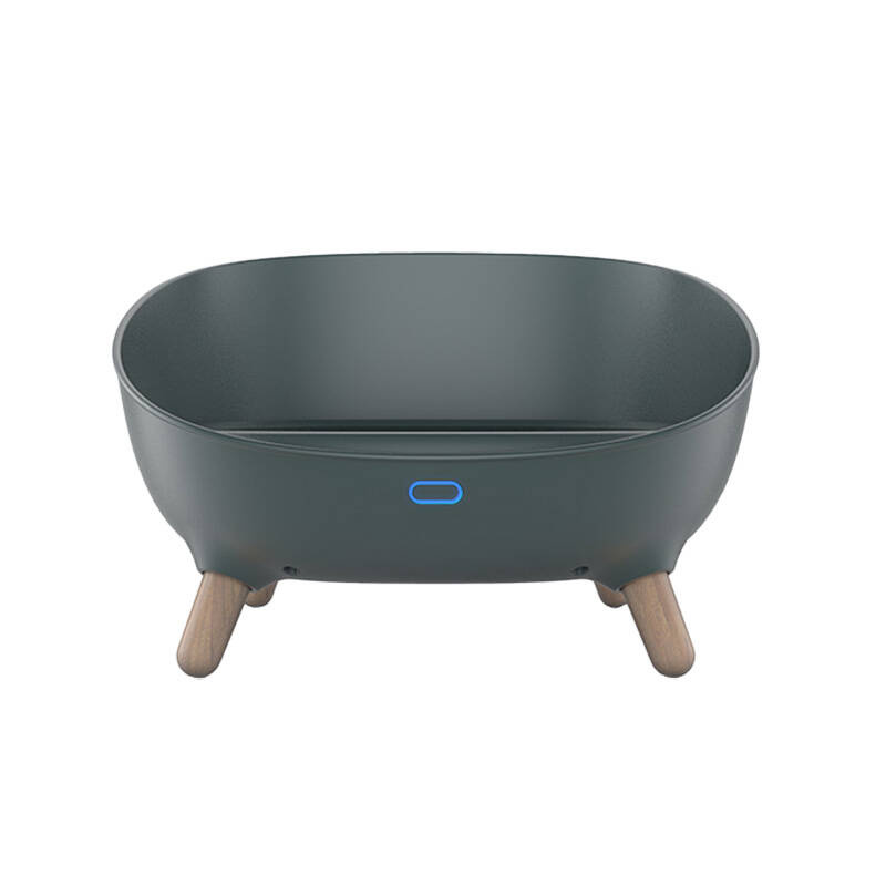 Una cuccia ovale grigio scuro con gambe in legno e spia blu.