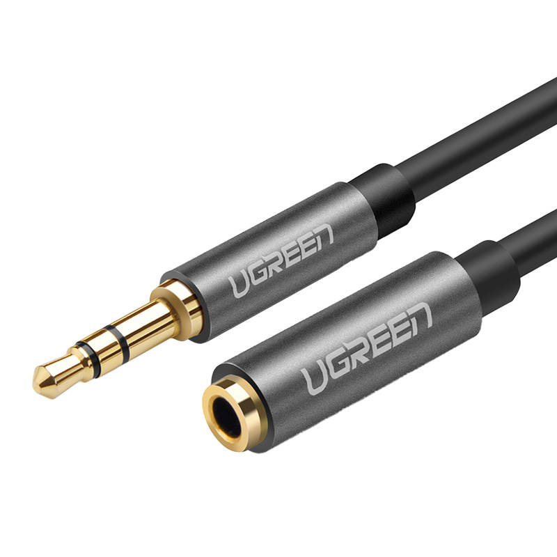 Un cavo audio nero con logo UGREEN, spina maschio e presa femmina dorati.