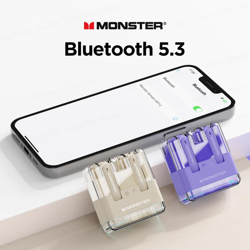 Bir akıllı telefon Bluetooth ayarlarını gösteriyor, yanında iki kulaklık şarj kutusu var.