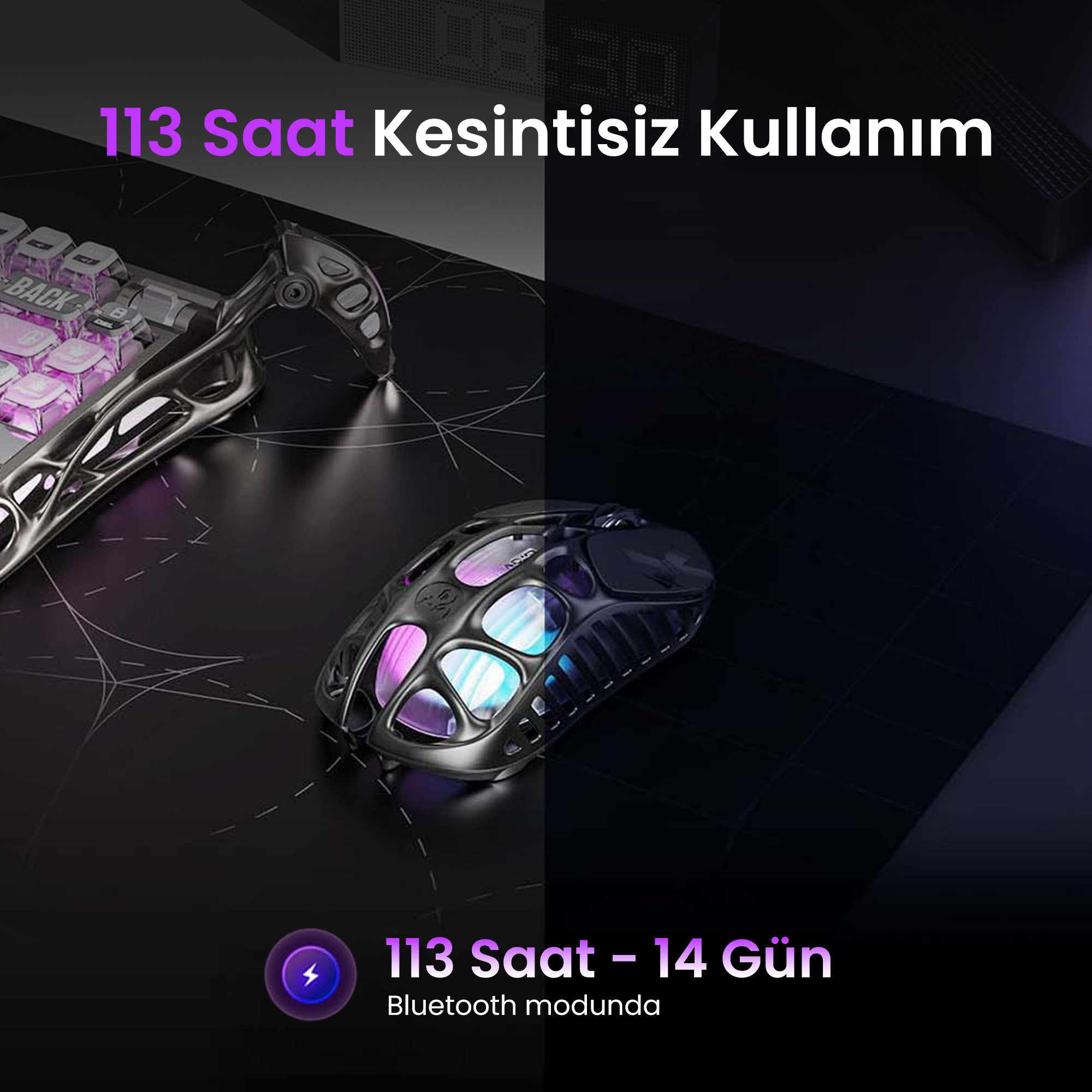 Mor ve mavi aydınlatmalı fütüristik bir oyuncu faresi ve klavyesi.