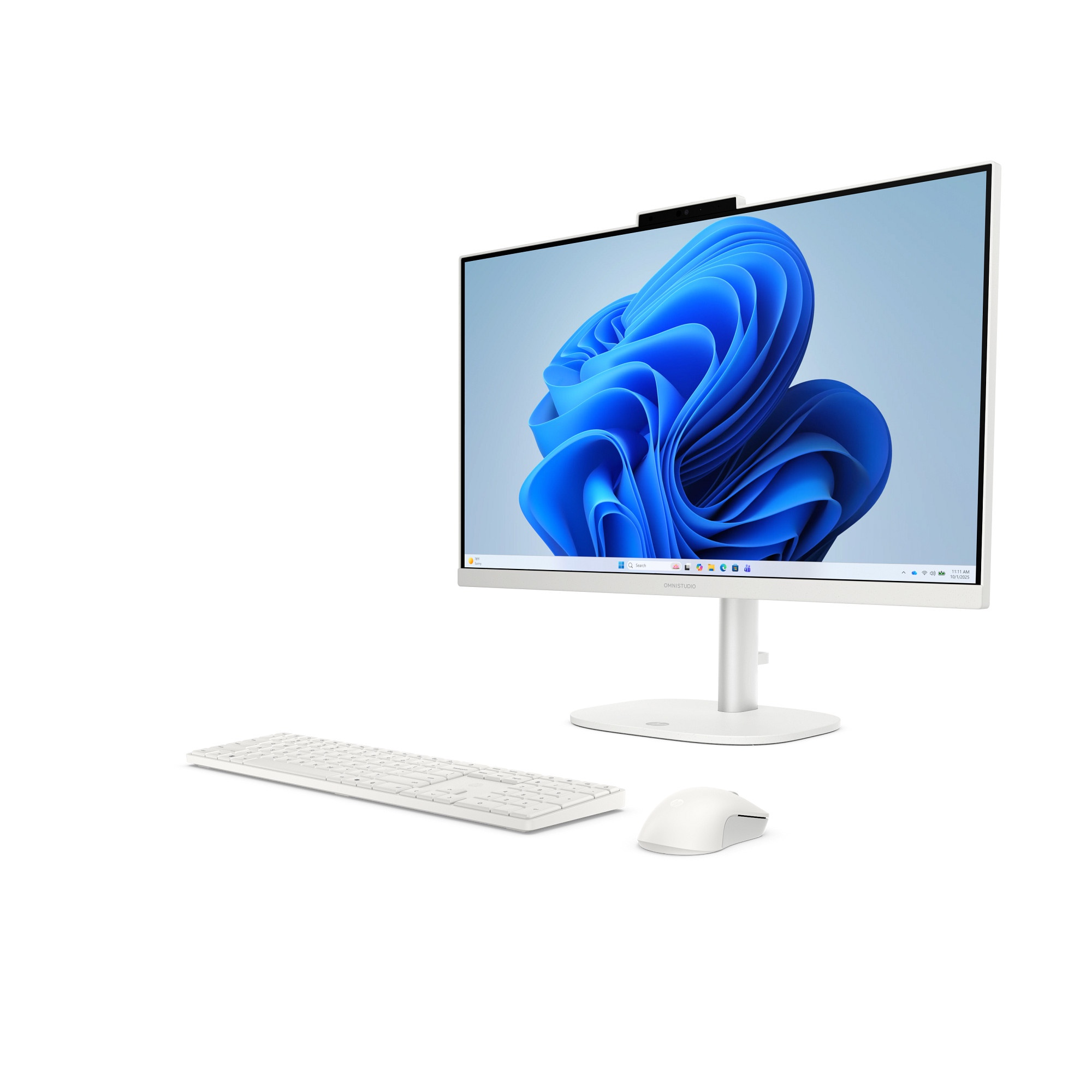 Un ordenador todo en uno blanco con teclado y ratón sobre fondo blanco.
