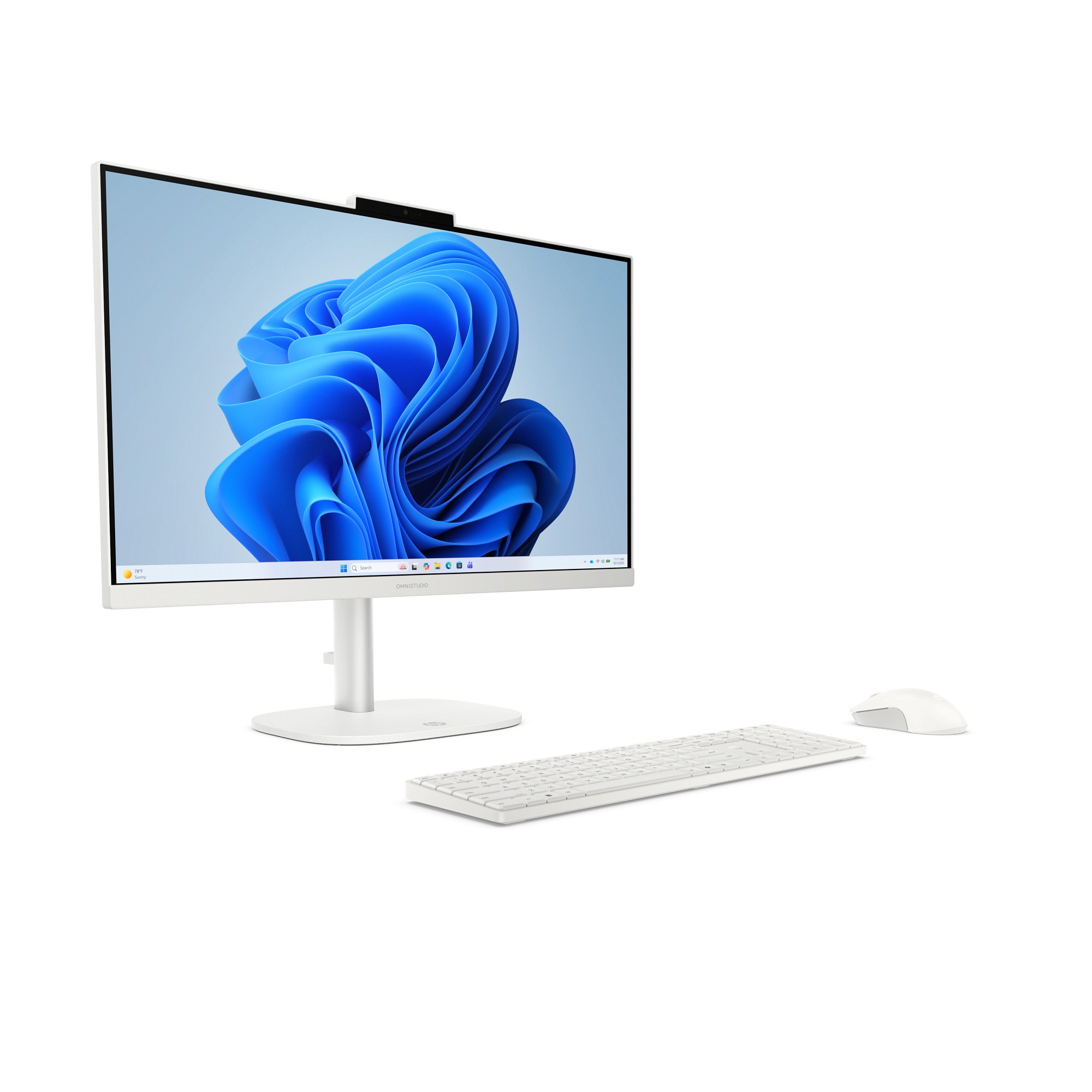 Un ordenador todo en uno blanco con teclado y ratón sobre fondo blanco.