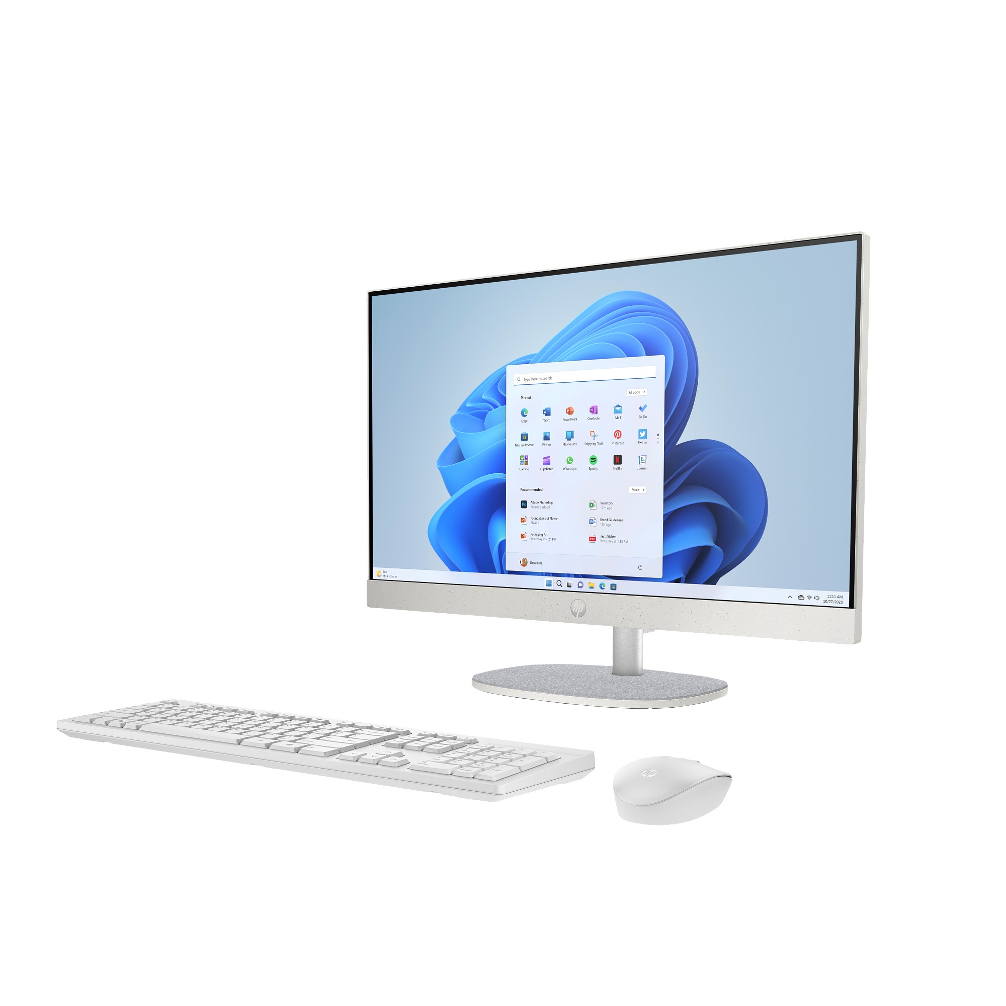 Un ordenador HP todo en uno blanco con teclado y ratón sobre fondo blanco.