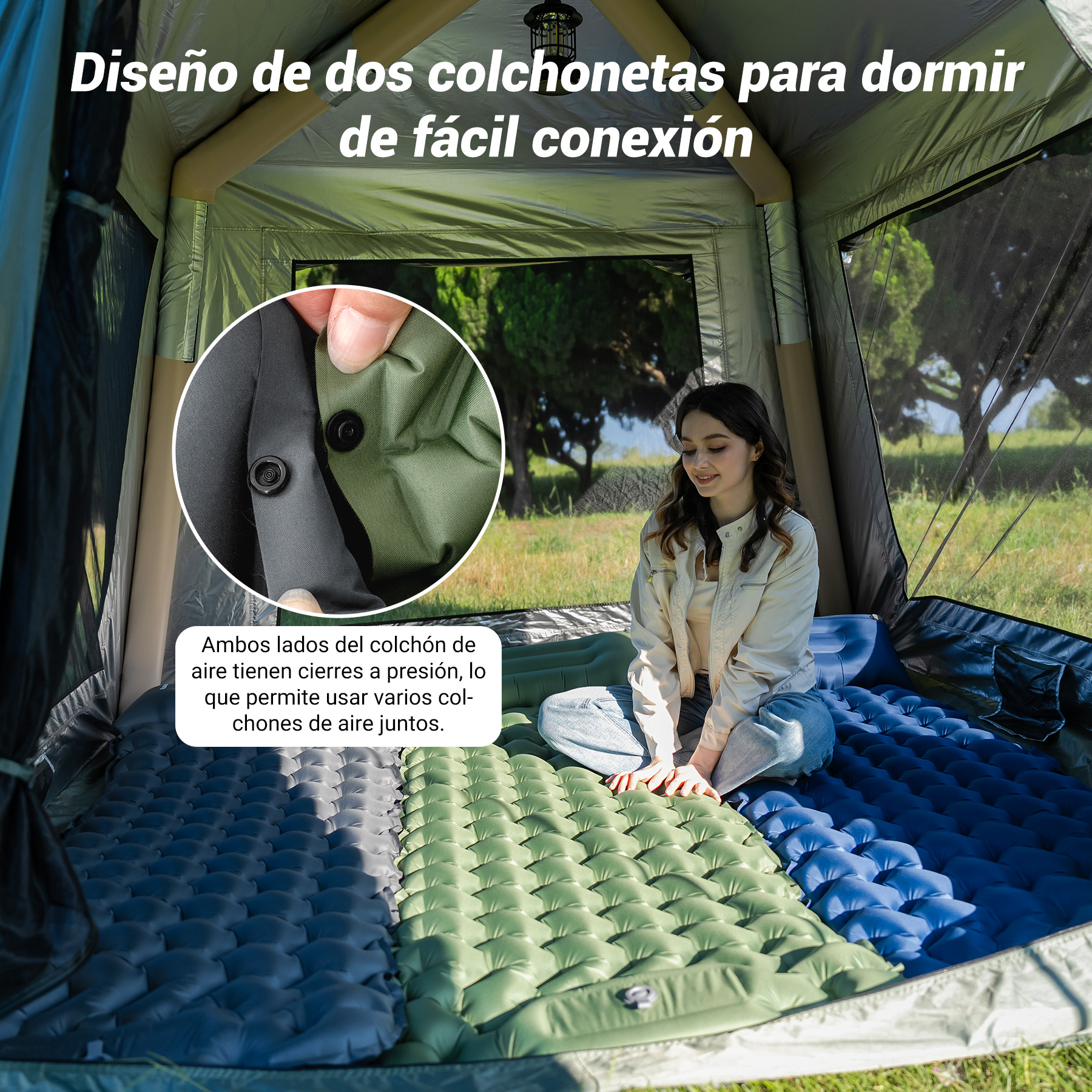 Una mujer se sienta en dos colchones de aire conectados dentro de una tienda, mirando un paisaje verde.