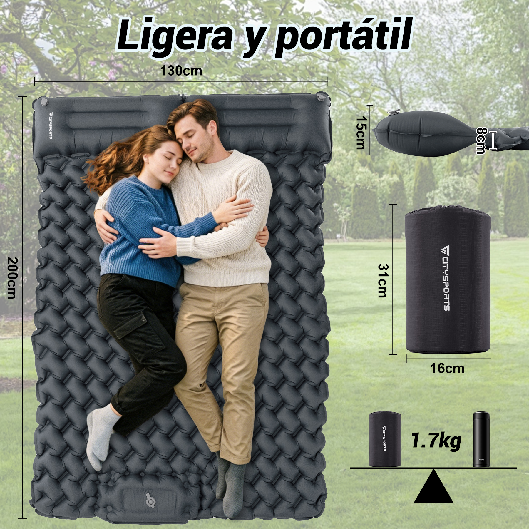 Una pareja duerme en un colchón de aire gris al aire libre. Se muestran las dimensiones.