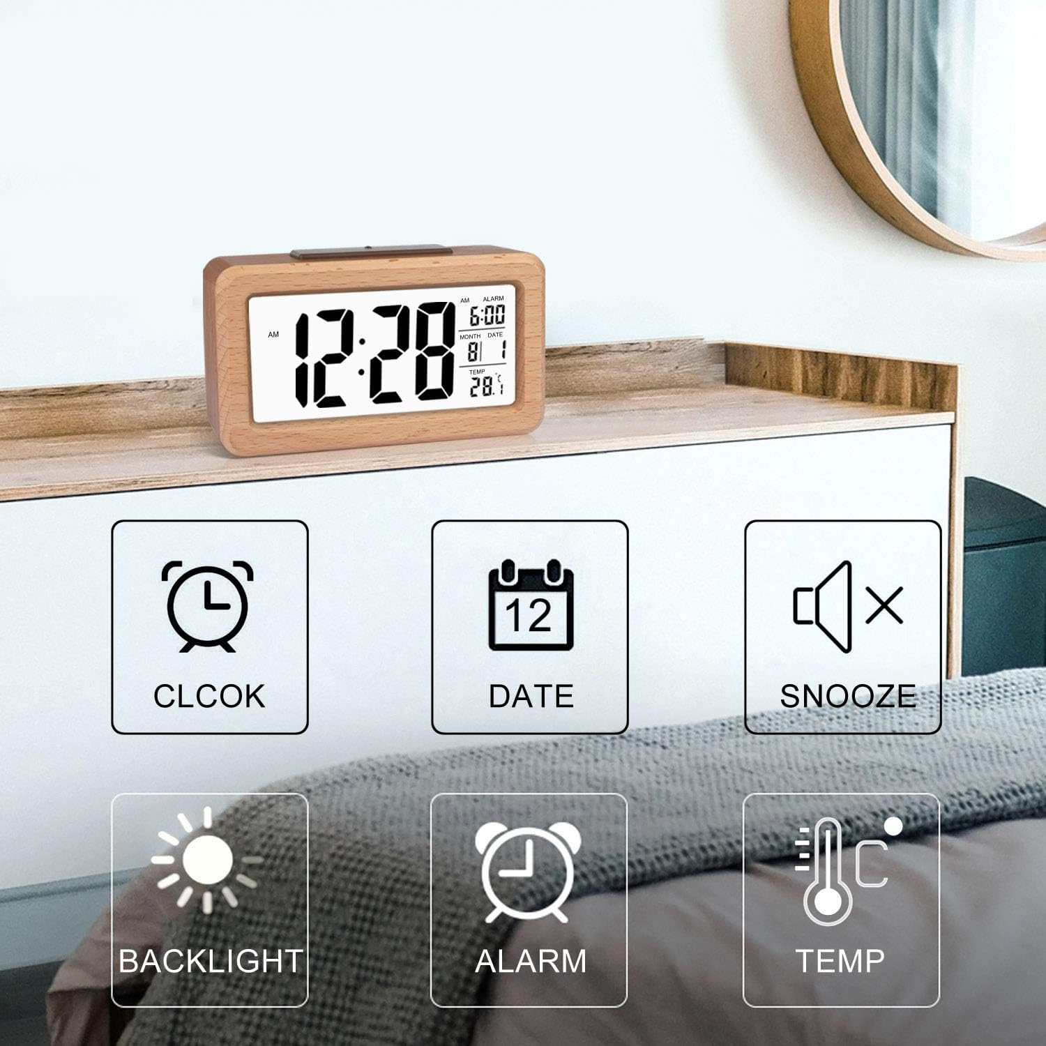 Ein Nachttisch mit einem Holzwecker, der 12:28 Uhr und 28,1°C anzeigt.