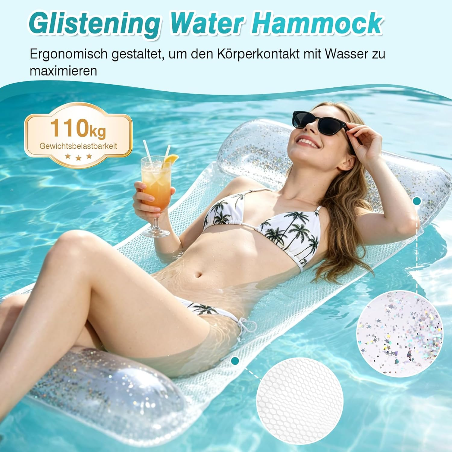 Eine Frau in einem Bikini entspannt sich auf einer glitzernden Wasserhängematte in einem Pool.