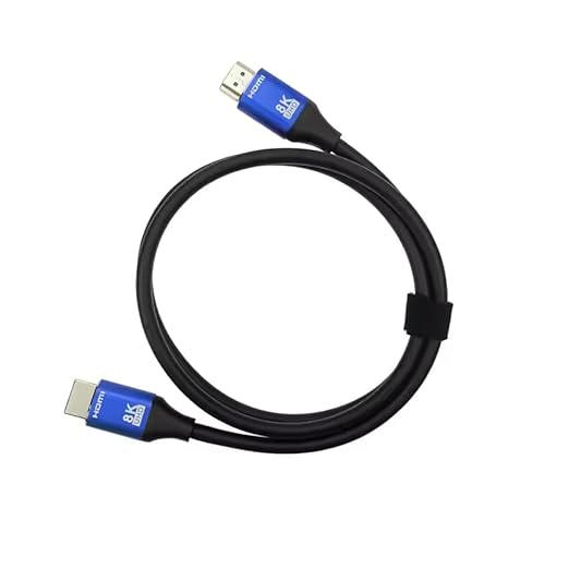 Beyaz arka plan üzerinde mavi konektörlü siyah HDMI 8K Ultra kablo.
