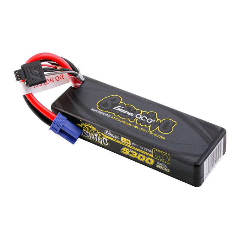 Czarna bateria LiPo z żółtym napisem, przewodami i złączami. Oznaczenie 7.4V 5300mAh.
