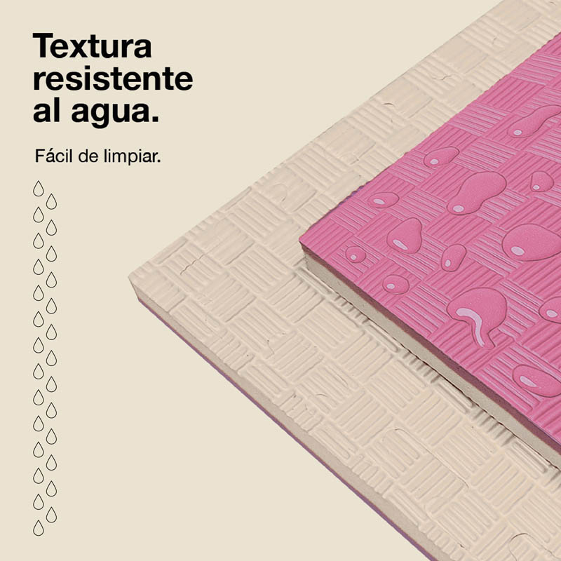 Dos alfombrillas texturizadas, una rosa con gotas de agua, la otra beige. Resistente al agua.