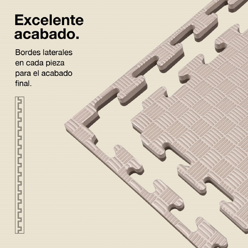 Tapetes claros con bordes de rompecabezas y diseño de diamante.