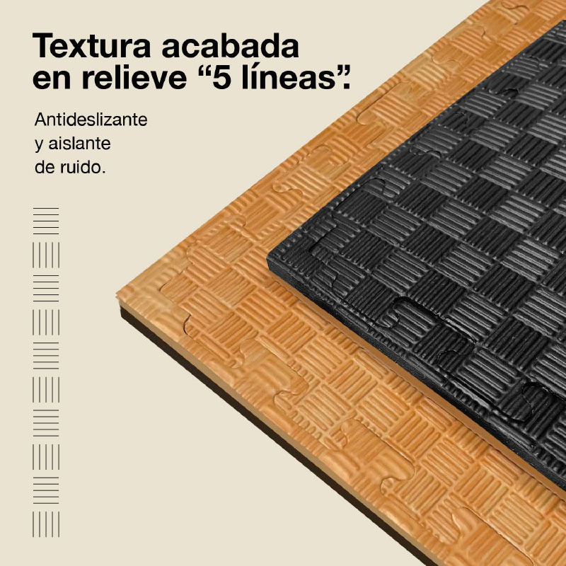 Dos alfombrillas de rompecabezas: una marrón con relieve de 5 líneas, una negra a cuadros.