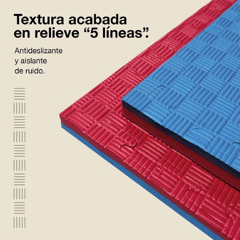 Dos colchonetas entrelazadas, roja y azul, con patrón de costillas.